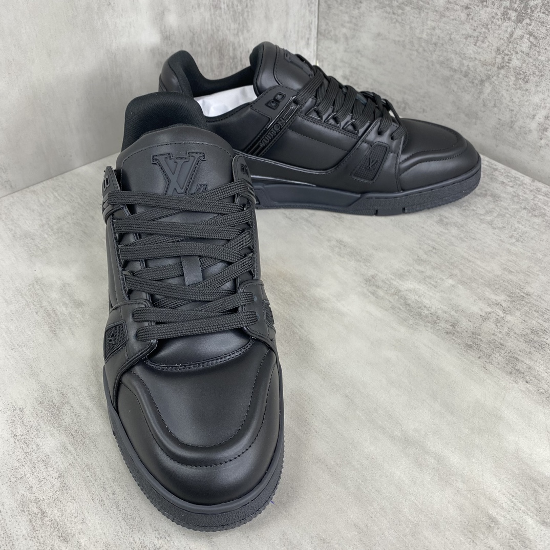Louis Vuitton 新款上架 Louis Vuitton 23S走秀款 Trainer面包运动鞋 Louis vuitton 路易威登2023年男装秋冬走秀款