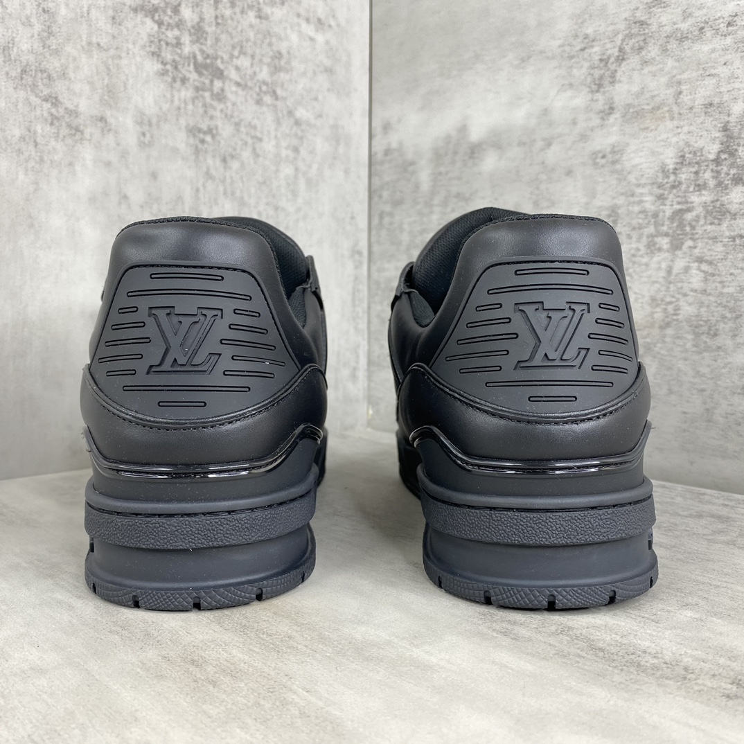 Louis Vuitton 新款上架 Louis Vuitton 23S走秀款 Trainer面包运动鞋 Louis vuitton 路易威登2023年男装秋冬走秀款