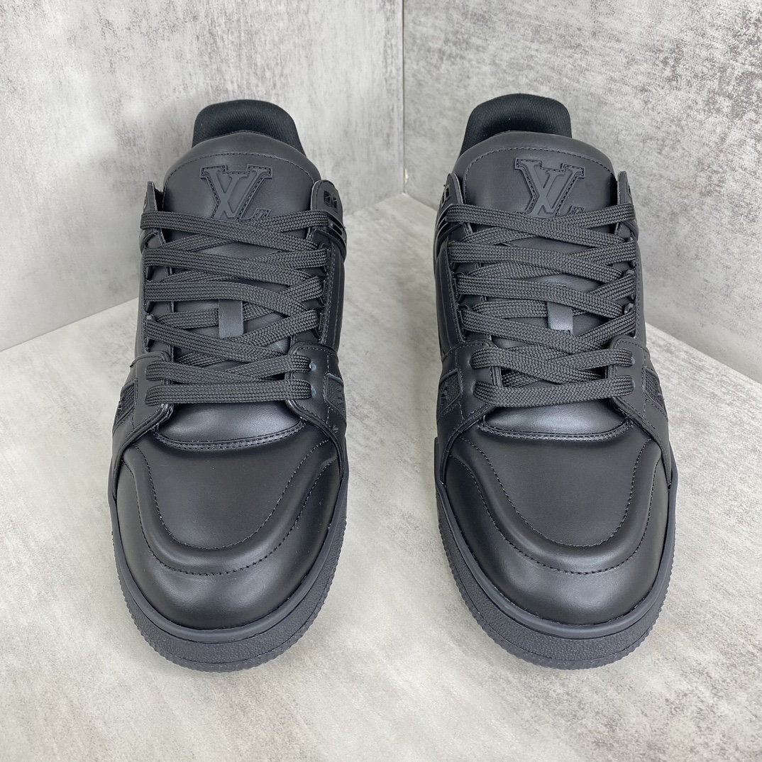 Louis Vuitton 新款上架 Louis Vuitton 23S走秀款 Trainer面包运动鞋 Louis vuitton 路易威登2023年男装秋冬走秀款
