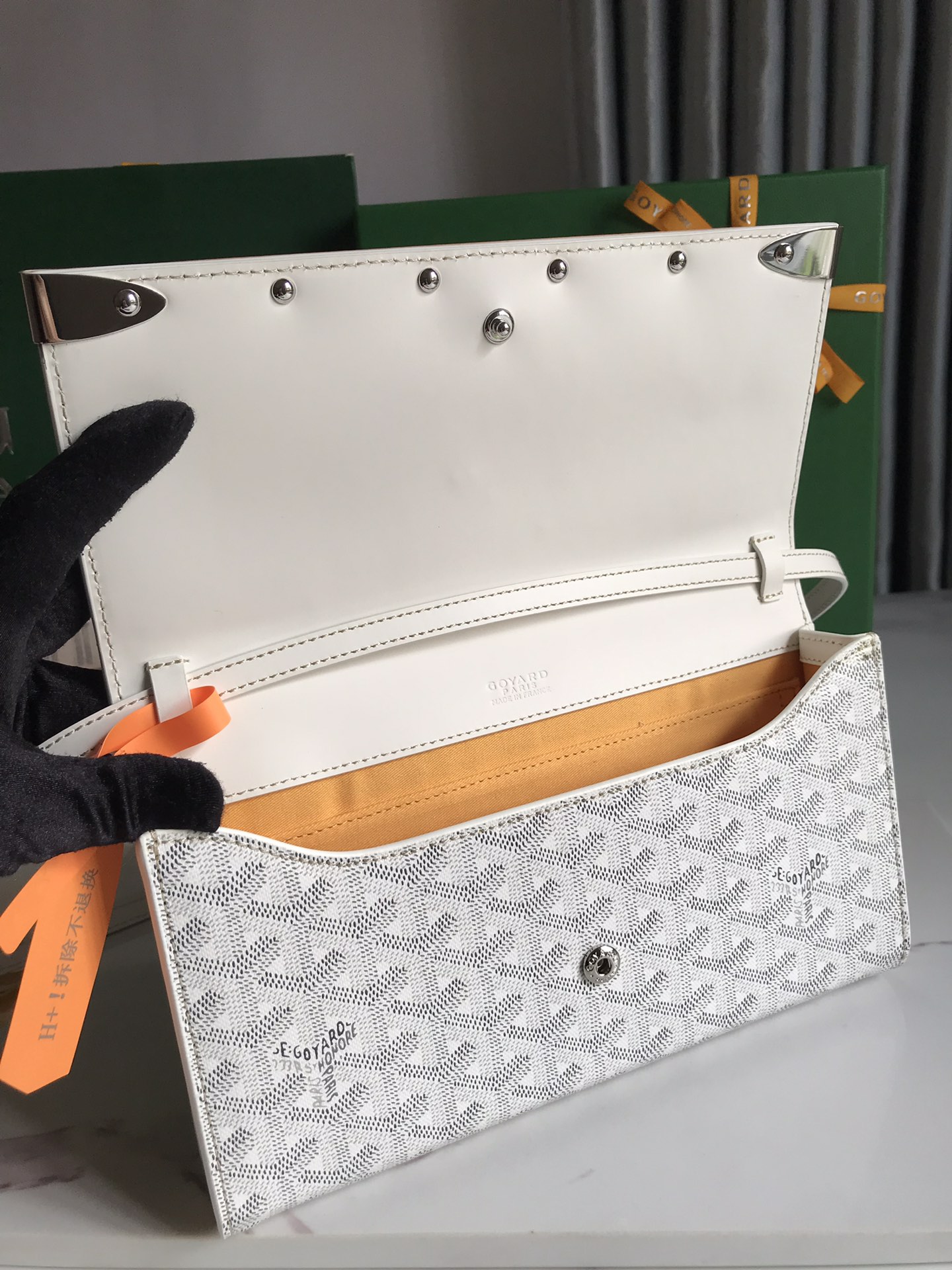 Goyard Monte-Carlo Clutch: Elegant Handbag with Detachable Strap 6 i1697364999 2327 4