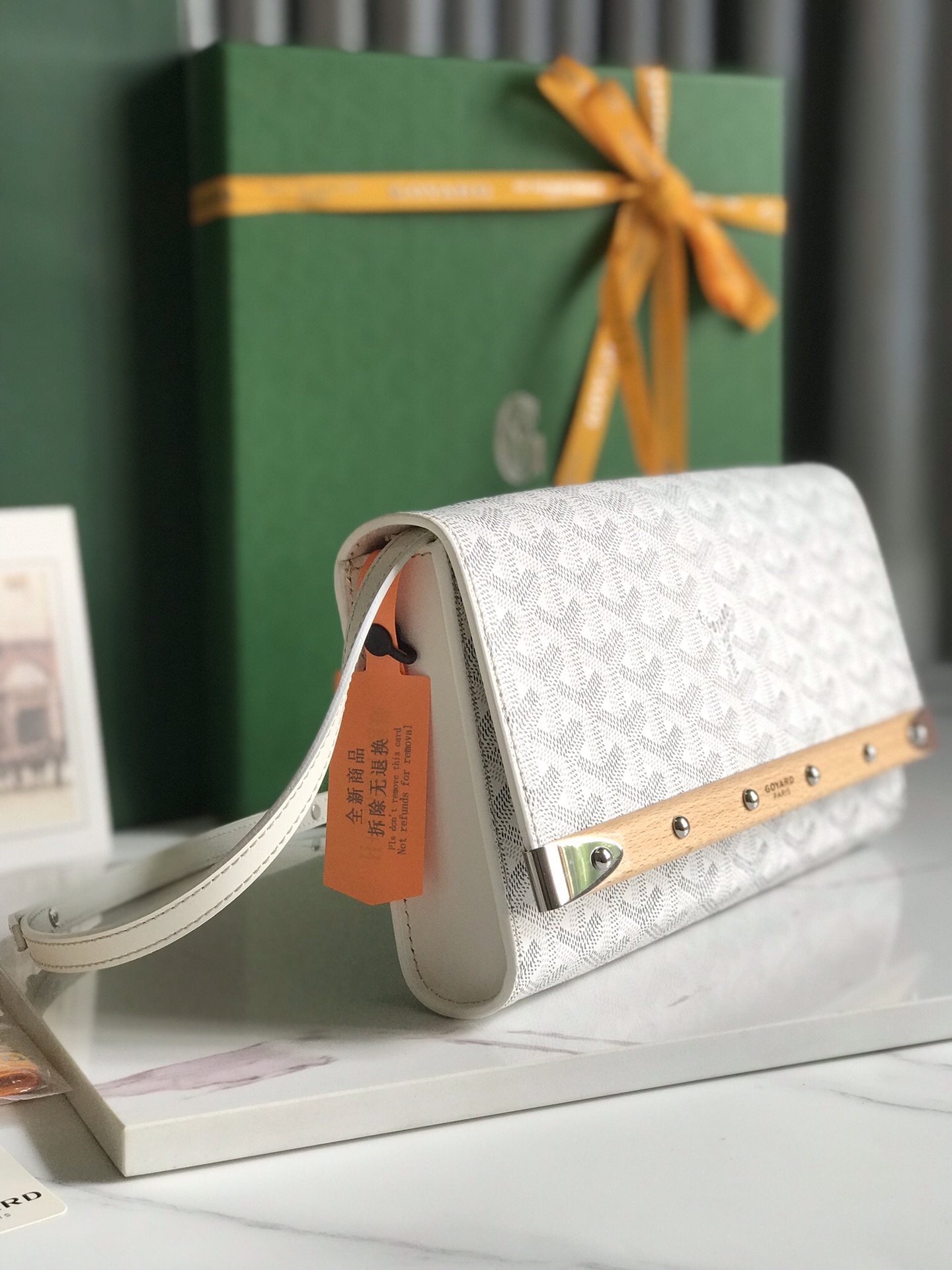 Goyard Monte-Carlo Clutch: Elegant Handbag with Detachable Strap 2 i1697364999 4063 1