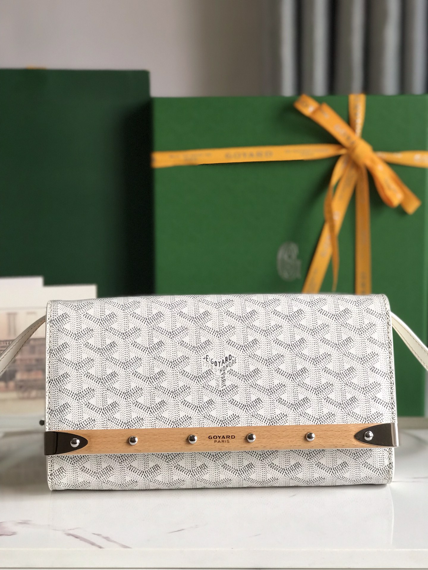 Goyard Monte-Carlo Clutch: Elegant Handbag with Detachable Strap 1 i1697364999 7907 0
