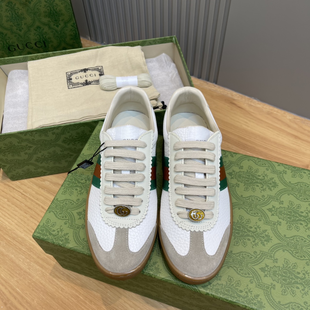 GUCCI sneakers style militaire cuir de première qualité daim vintage