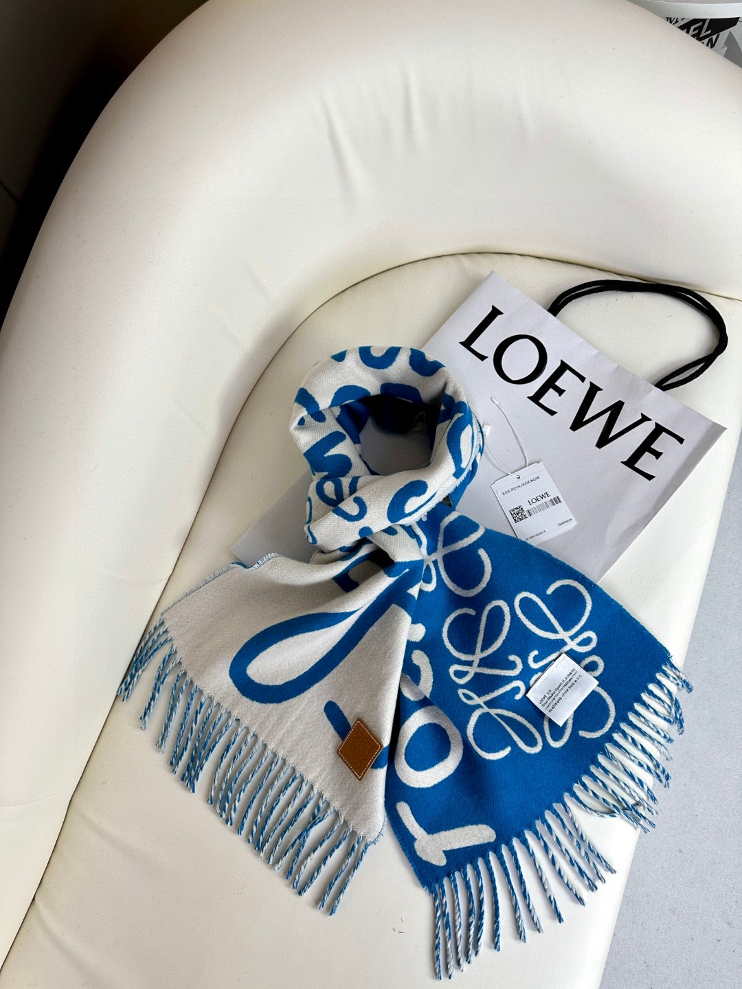 LOEWE 饰有Anagram图案 涂鸦围巾