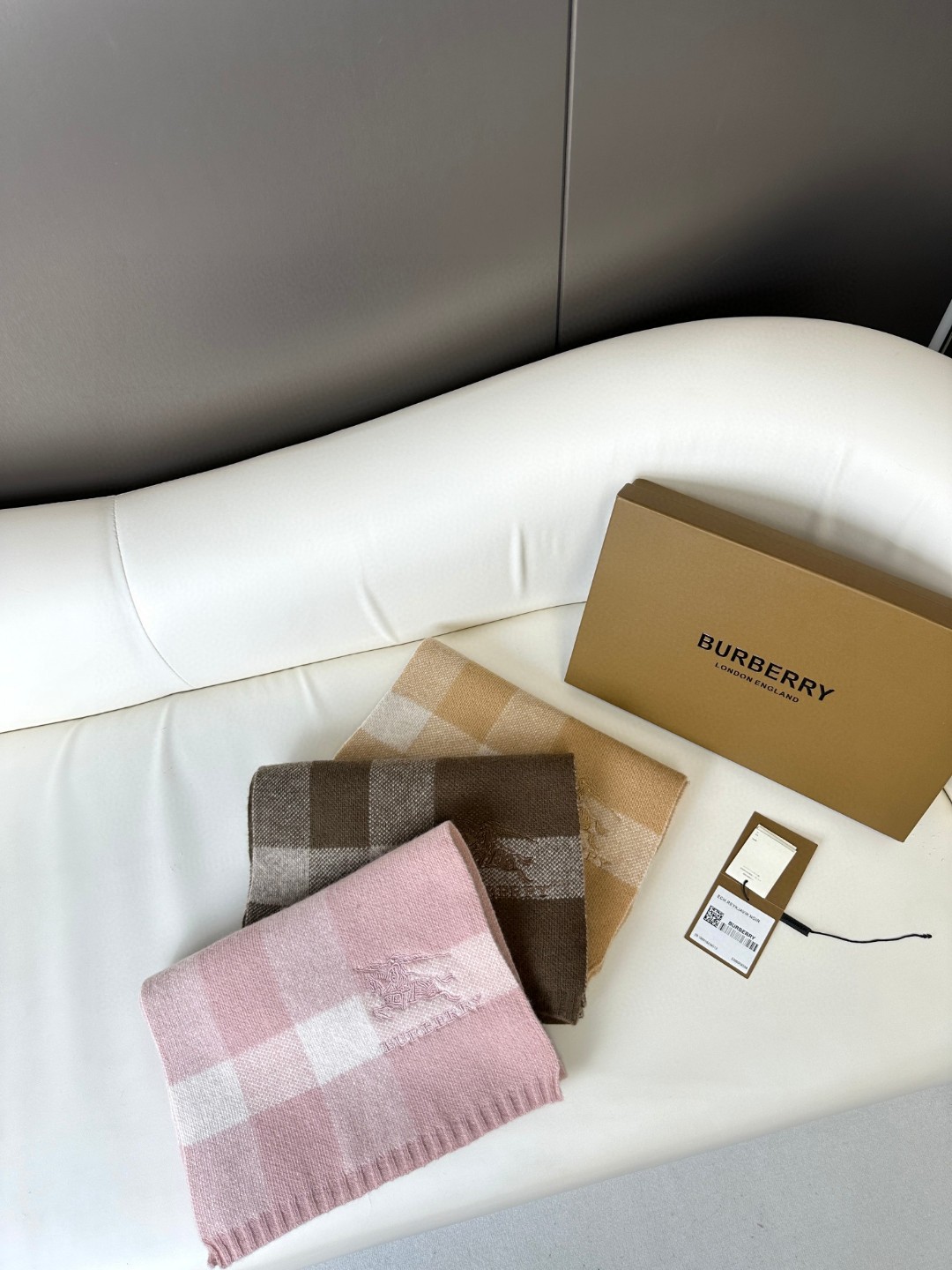 Burberry巴宝莉 2023新款针织围巾