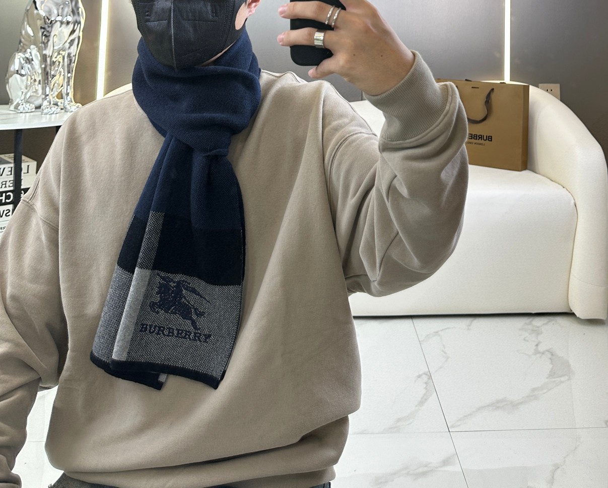 Burberry巴宝莉 经典战马格纹 针织羊绒围巾