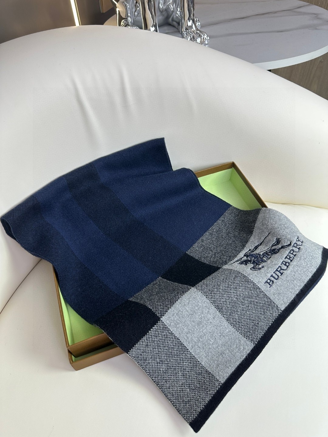 Burberry巴宝莉 经典战马格纹 针织羊绒围巾