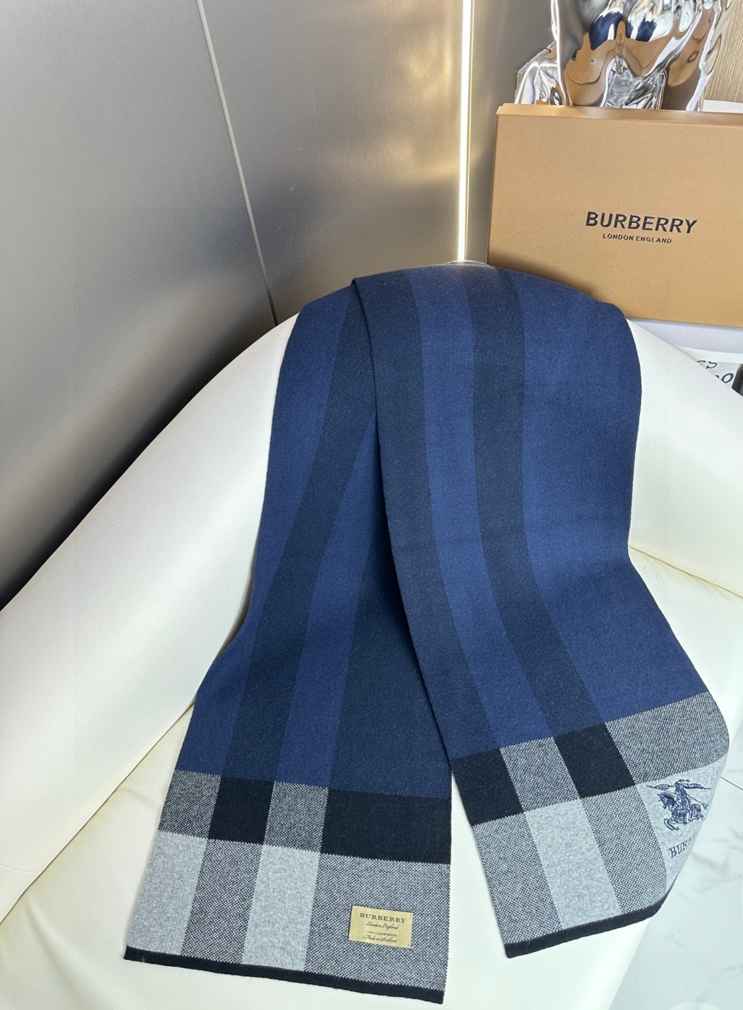 Burberry巴宝莉 经典战马格纹 针织羊绒围巾