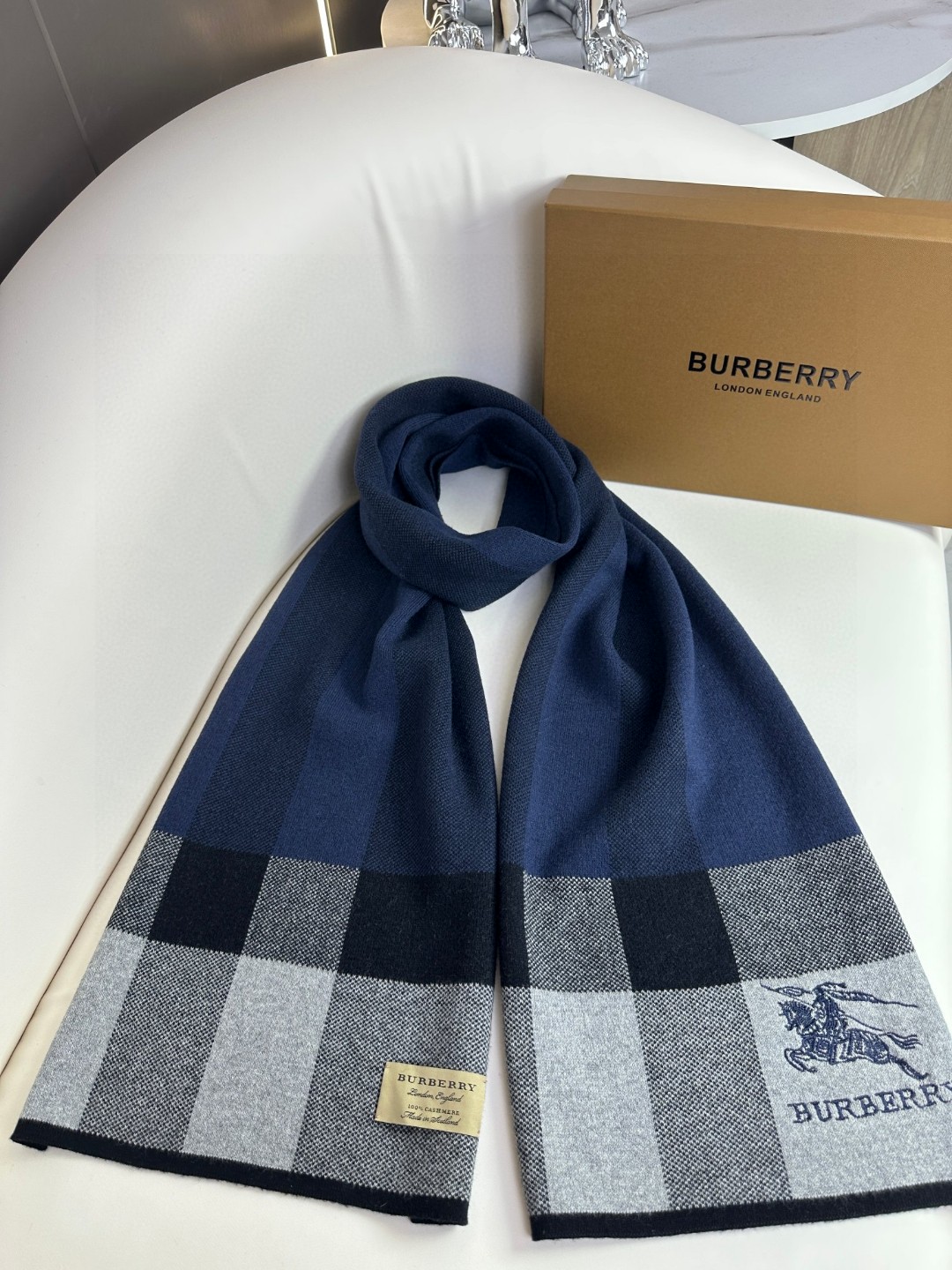 Burberry巴宝莉 经典战马格纹 针织羊绒围巾