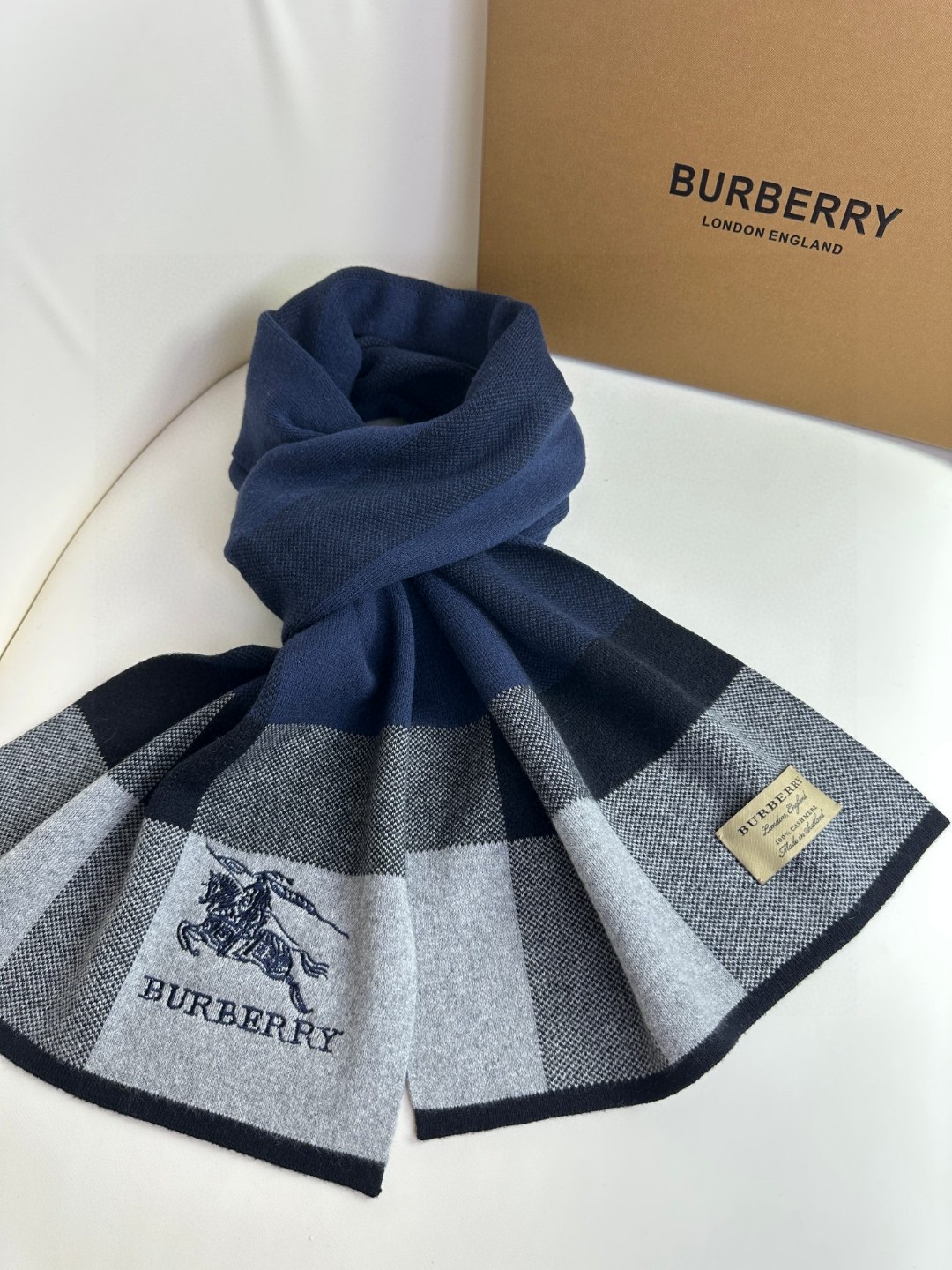 Burberry巴宝莉 经典战马格纹 针织羊绒围巾