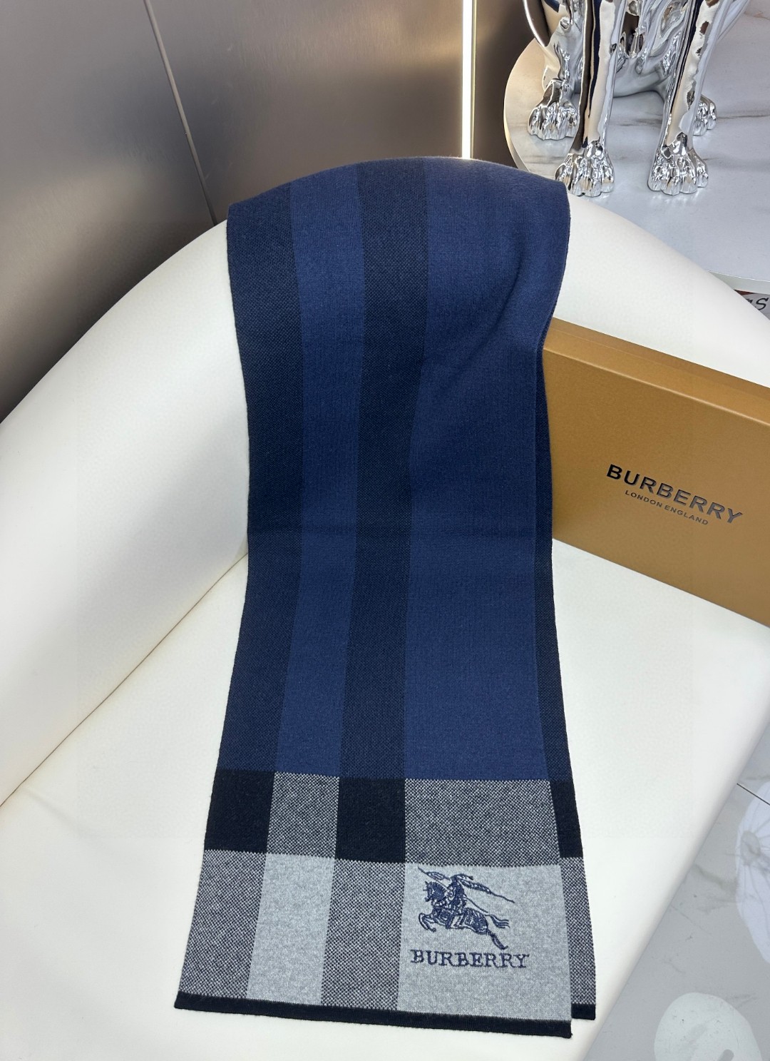 Burberry巴宝莉 经典战马格纹 针织羊绒围巾