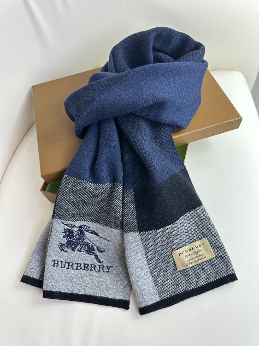 Burberry巴宝莉 经典战马格纹 针织羊绒围巾