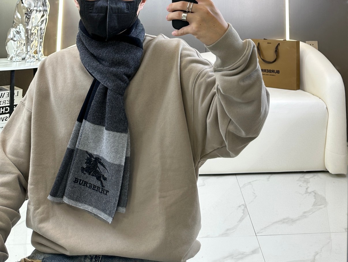 Burberry巴宝莉 经典战马格纹 针织羊绒围巾
