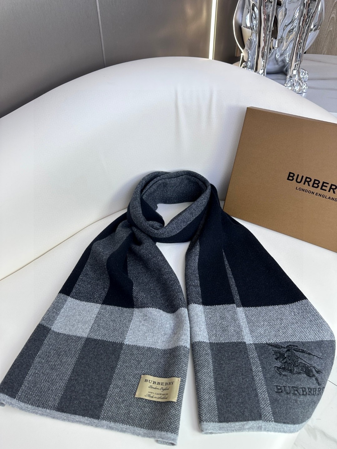 Burberry巴宝莉 经典战马格纹 针织羊绒围巾
