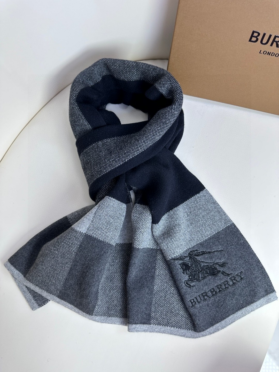 Burberry巴宝莉 经典战马格纹 针织羊绒围巾