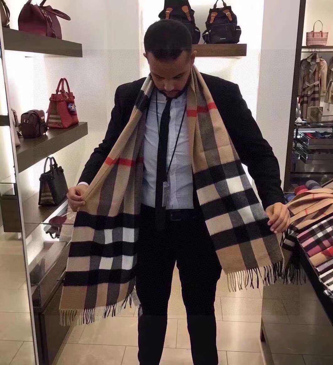 Burberry巴宝莉 经典羊绒格子围巾
