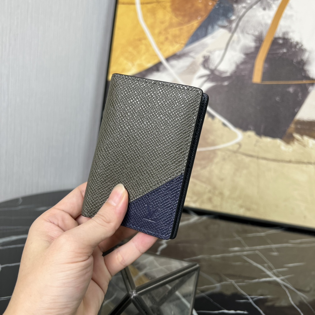  💕 顶级原单 M30985 深蓝 全皮卡包钱包系列 口袋钱夹 本款口袋钱夹依托精湛镶嵌细工，将 V 字