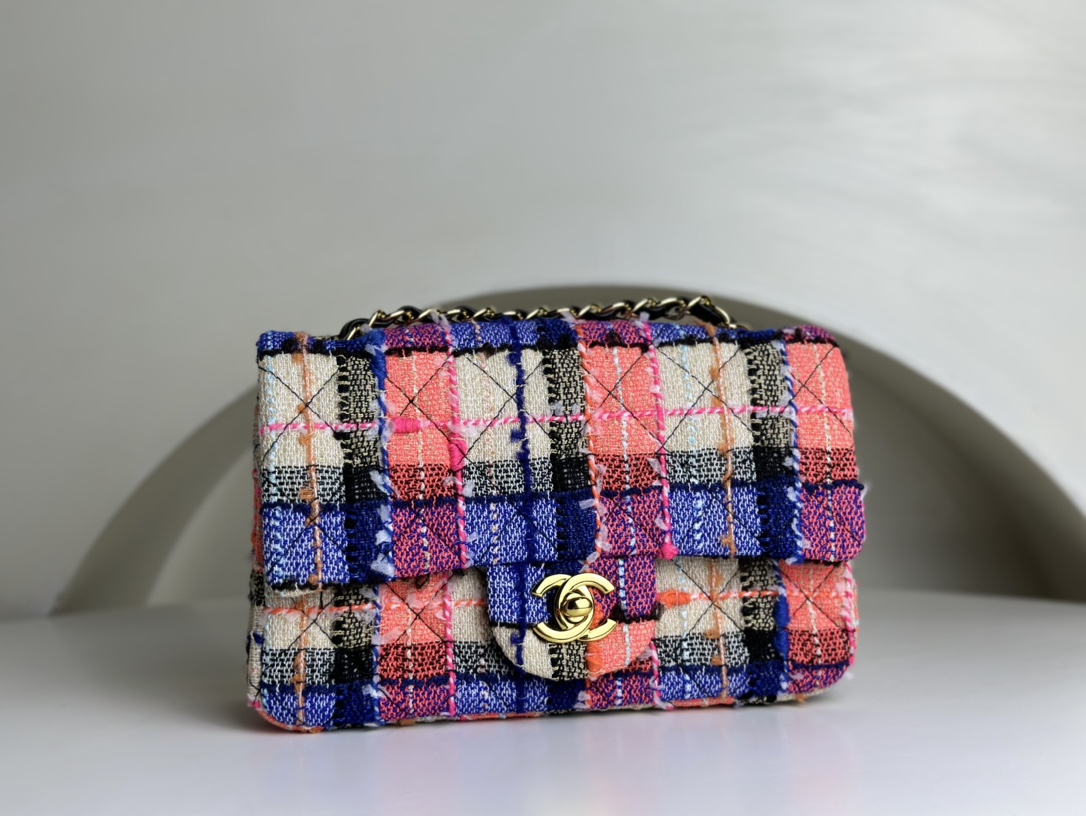 CHANEL Xiaoxiang Dual Version 23A Woolen CF Classic Plaid Shoulder Bag This is very versatile. It is easy to see at a glance and has a 100% retur