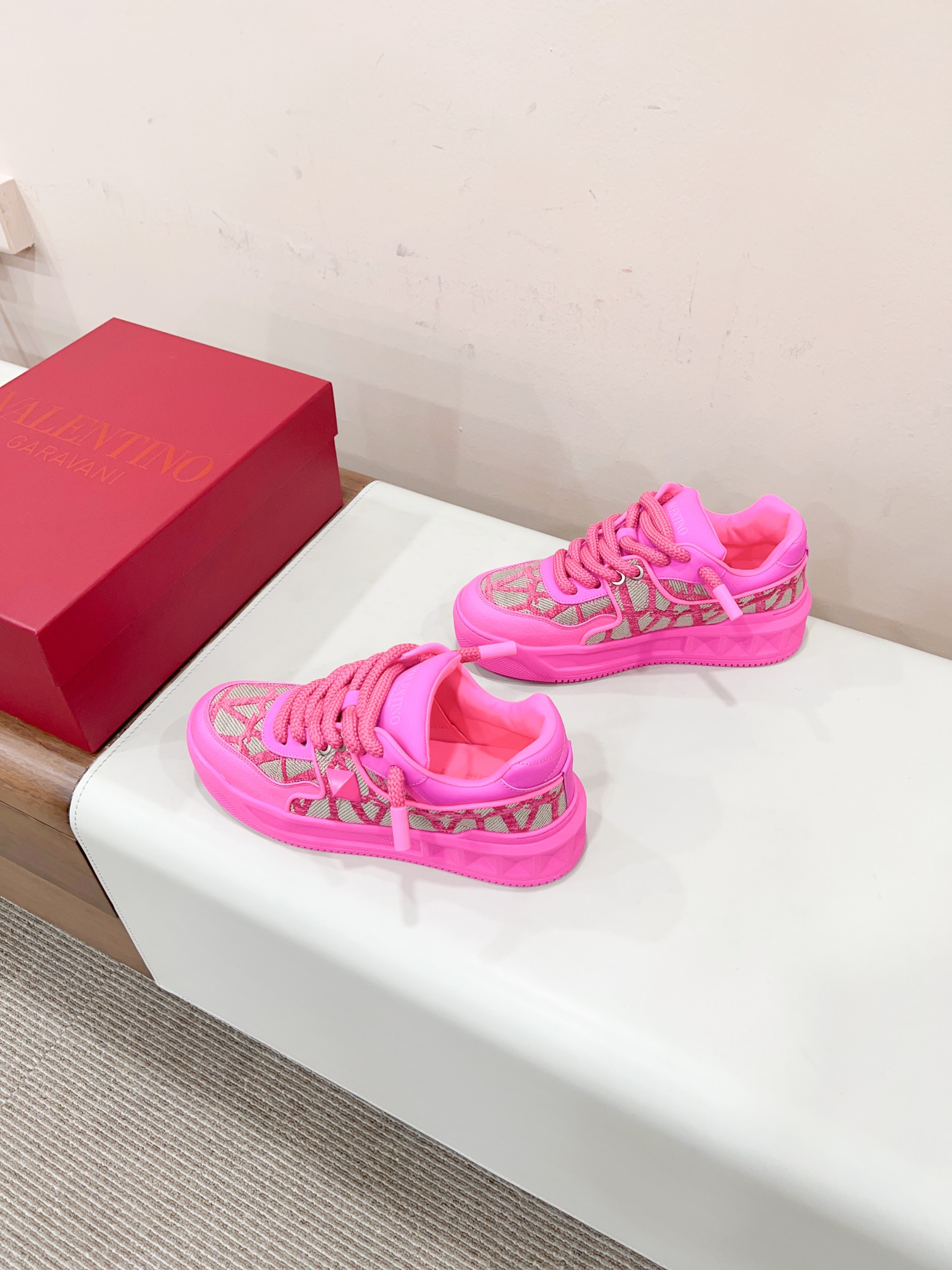 Valentin 2023 Certified New Shoe Collection: Big-Time Style with Unique Twists - 图片 2