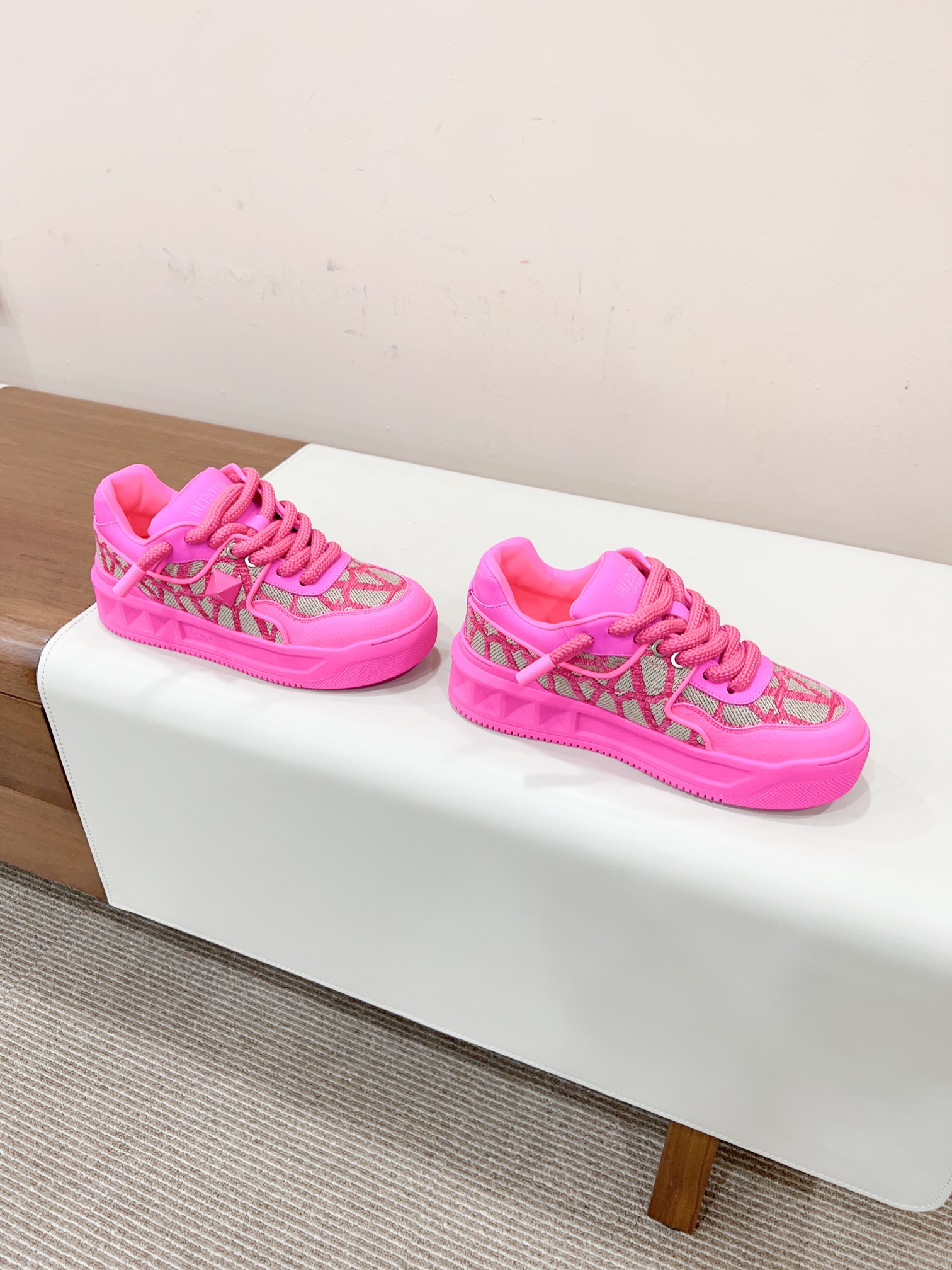 Valentin 2023 Certified New Shoe Collection: Big-Time Style with Unique Twists - 图片 6