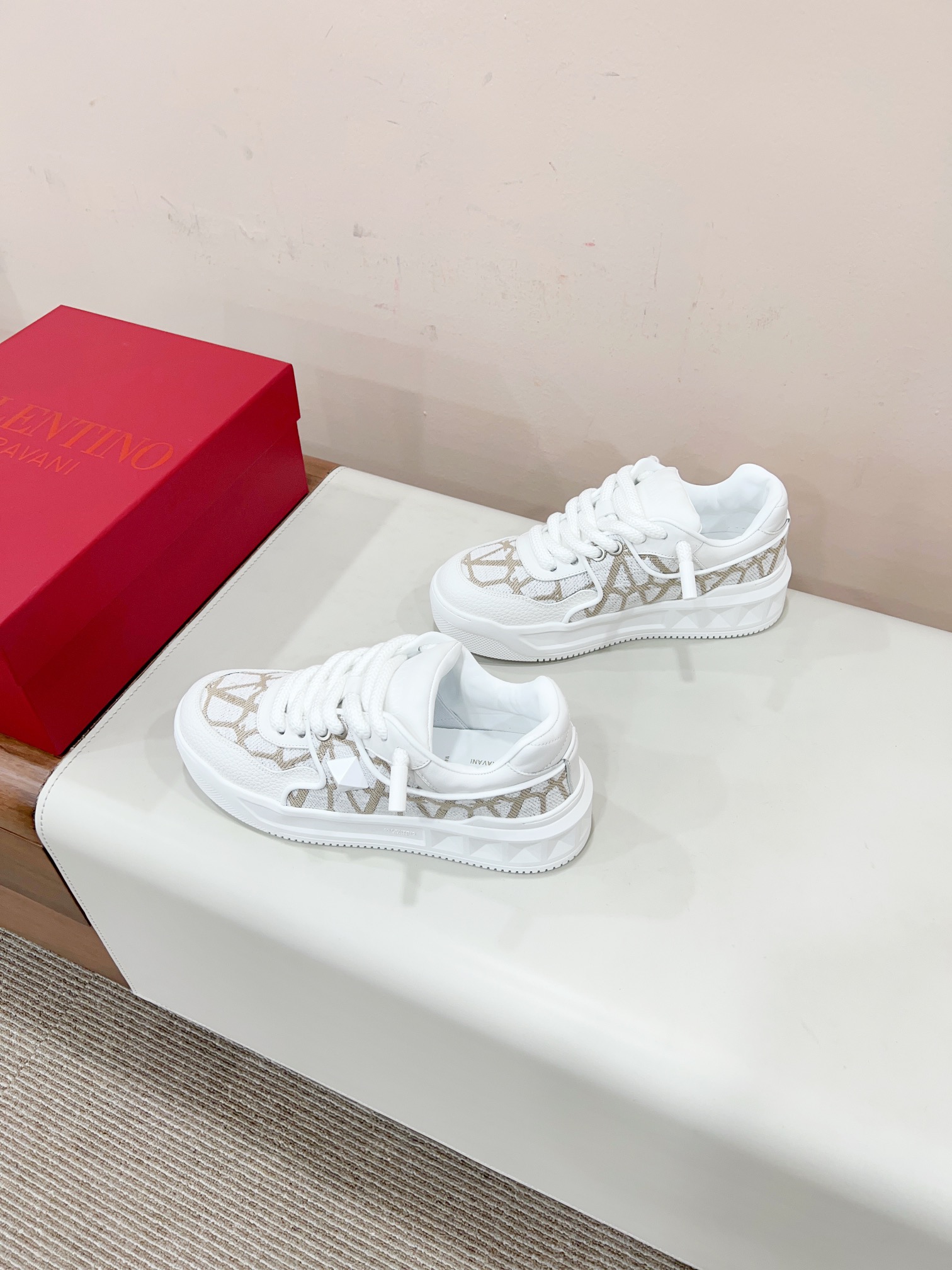 Valentin’s 2023 Certified New Shoe Collection: Bold Designs and Unbeatable Value - 图片 2