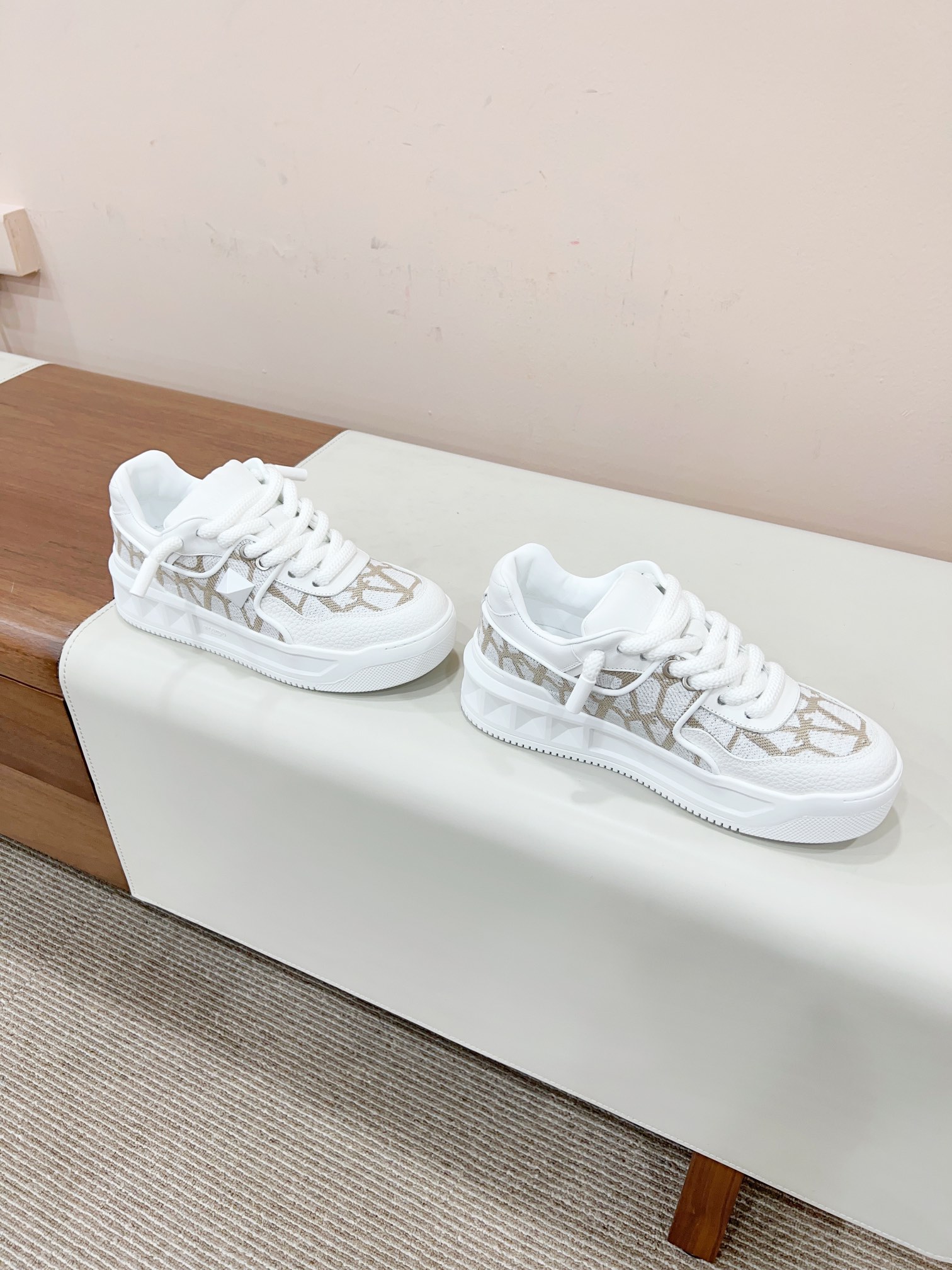 Valentin’s 2023 Certified New Shoe Collection: Bold Designs and Unbeatable Value - 图片 6