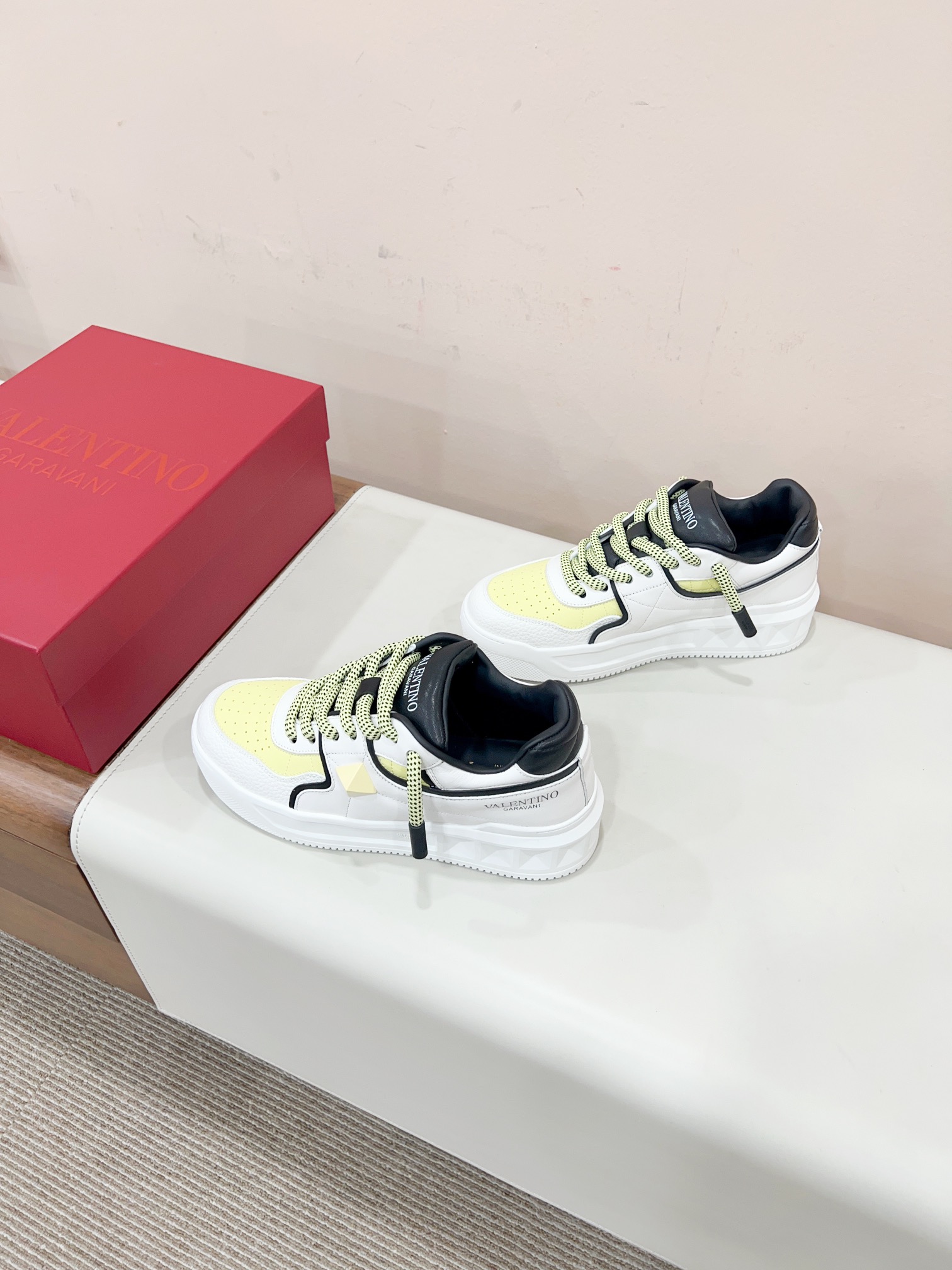 Valentin’s 2023 Certified New Shoe Collection: Big-Time Couples, 3D Print, Best Value - 图片 2