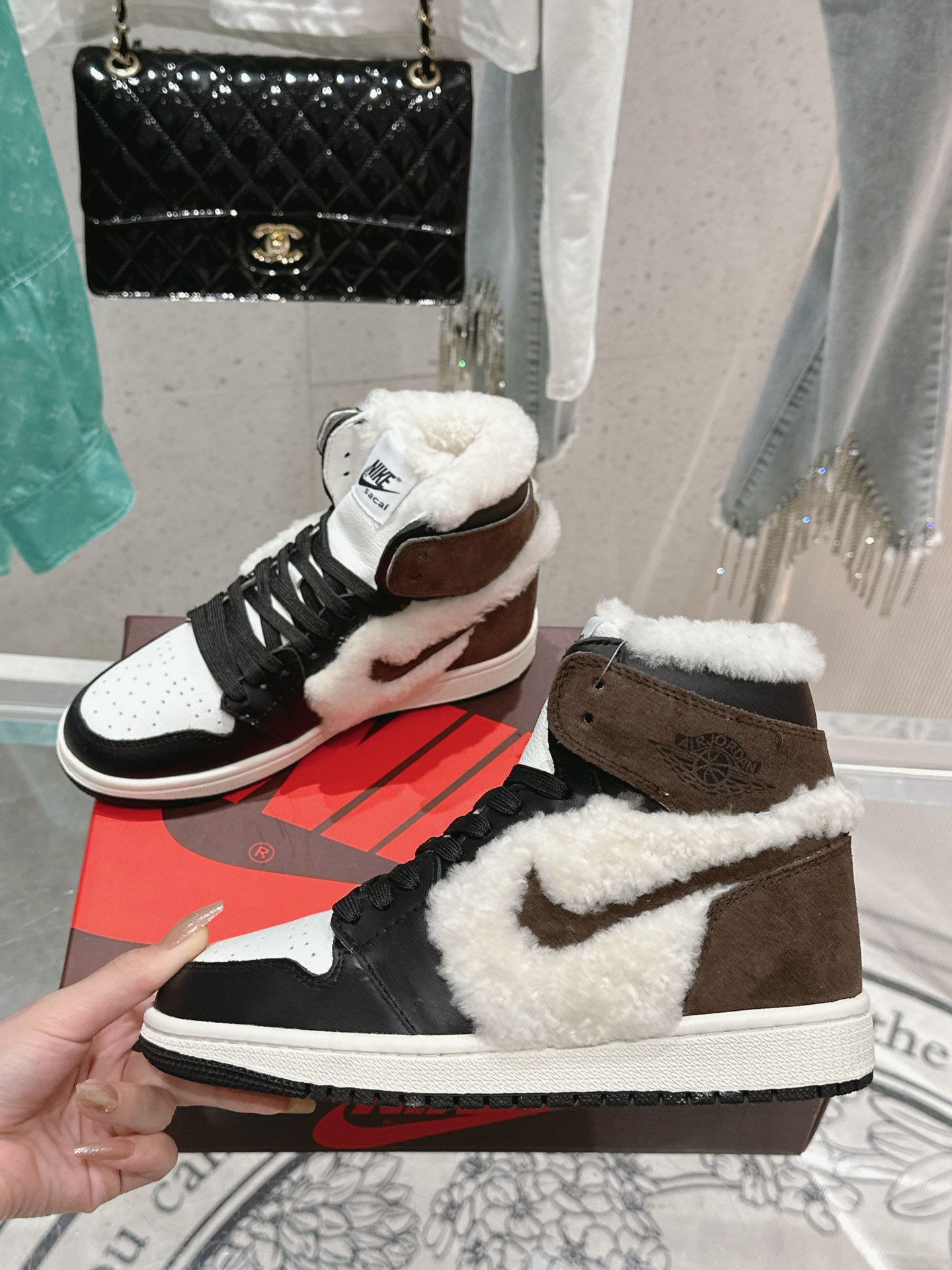 “Nike x AJ’s Premium Joint Venture: Top Quality Customized Leather Sneakers Available” - 图片 5