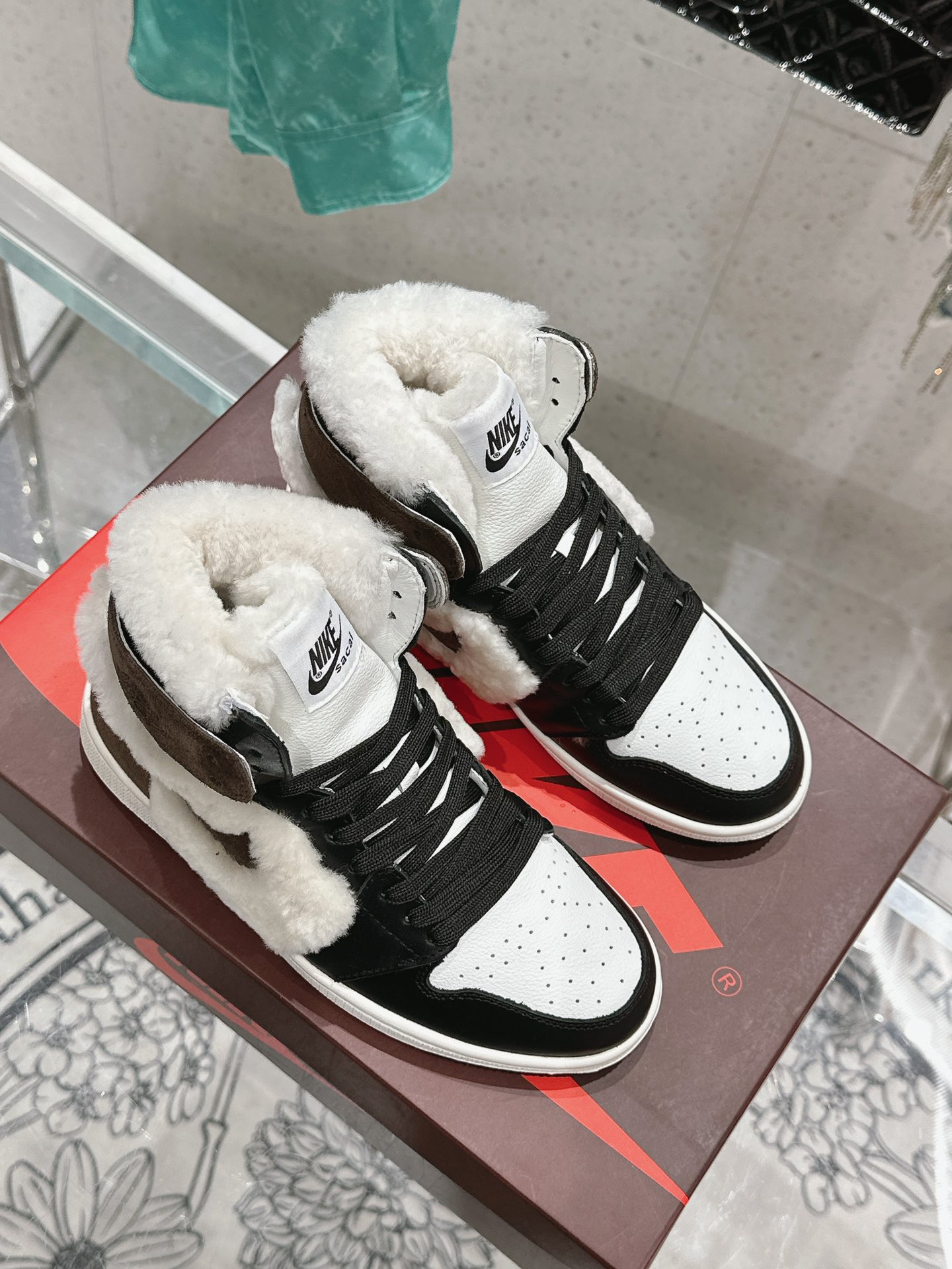 “Nike x AJ’s Premium Joint Venture: Top Quality Customized Leather Sneakers Available” - 图片 2