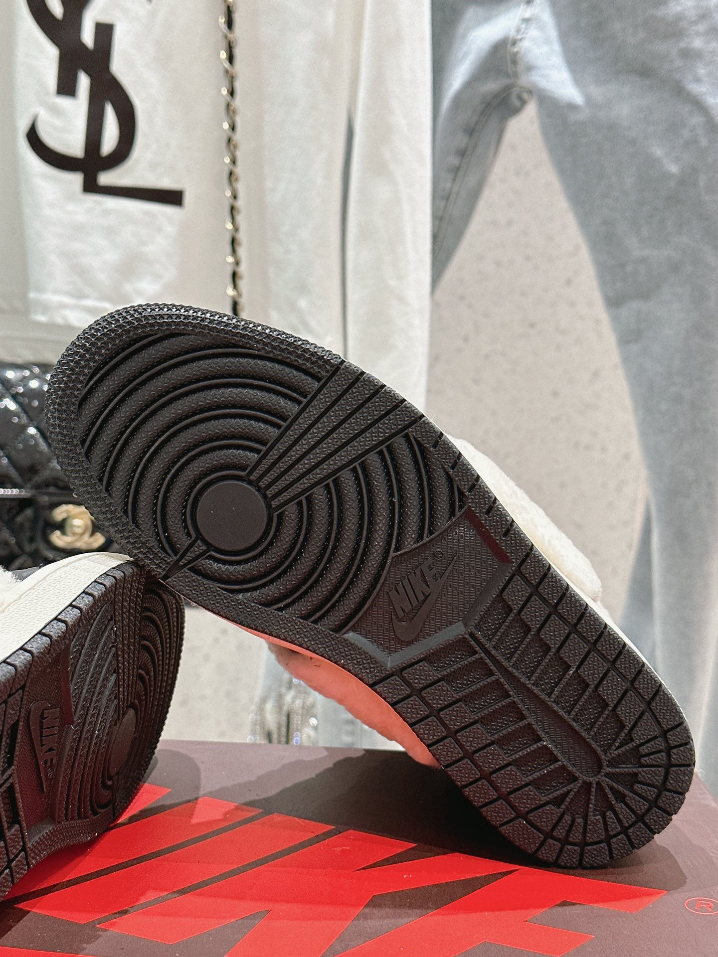 “Nike x AJ’s Premium Joint Venture: Top Quality Customized Leather Sneakers Available” - 图片 9
