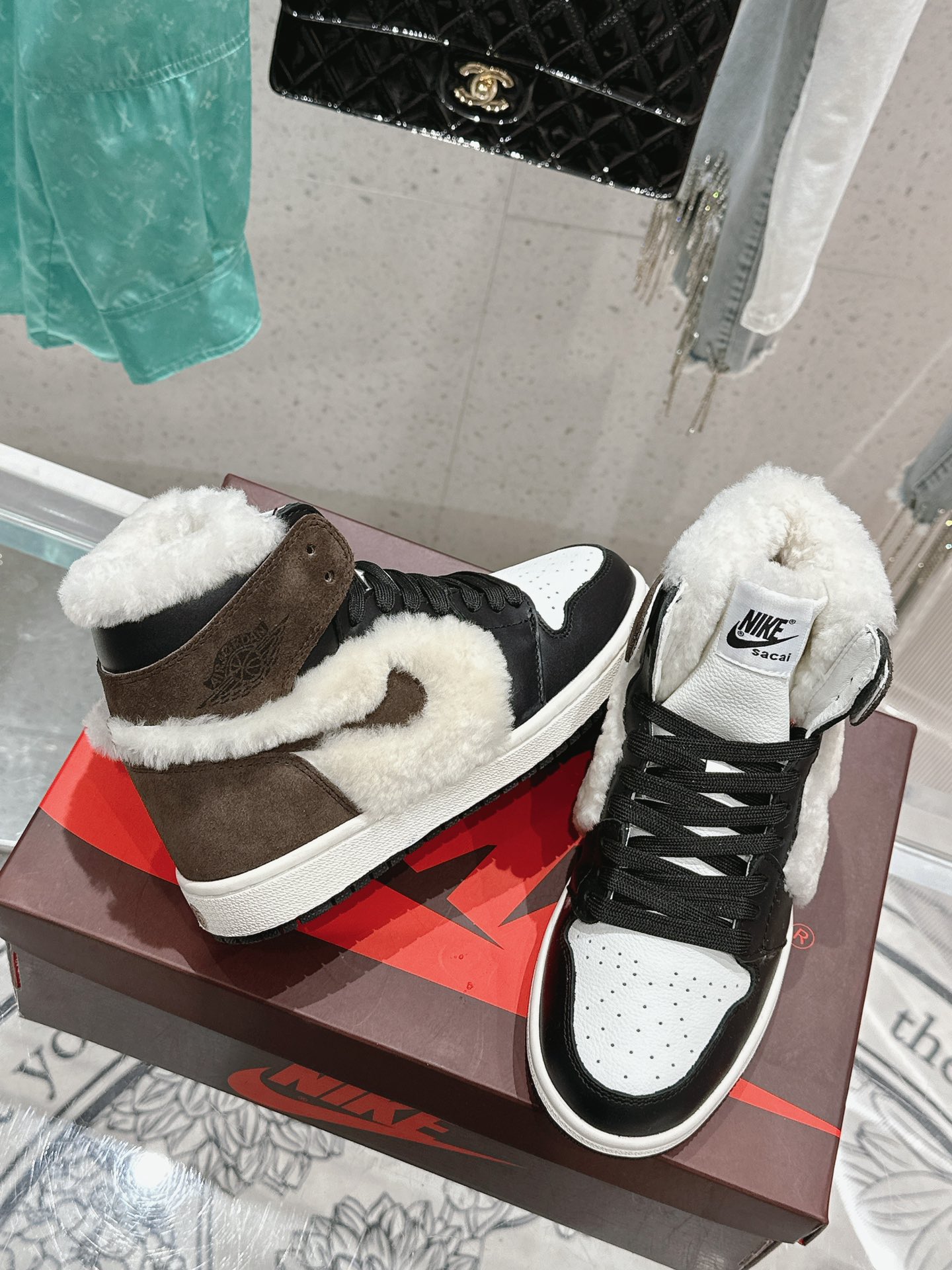 “Nike x AJ’s Premium Joint Venture: Top Quality Customized Leather Sneakers Available” - 图片 4