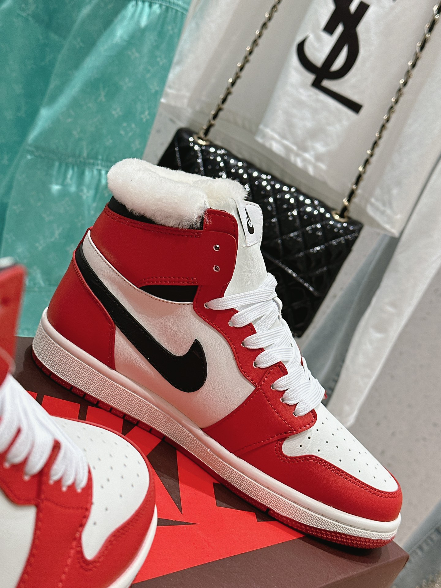 Nike x AJ’s Premium Leather Sneakers: Customized Quality and Unique Design - 图片 4