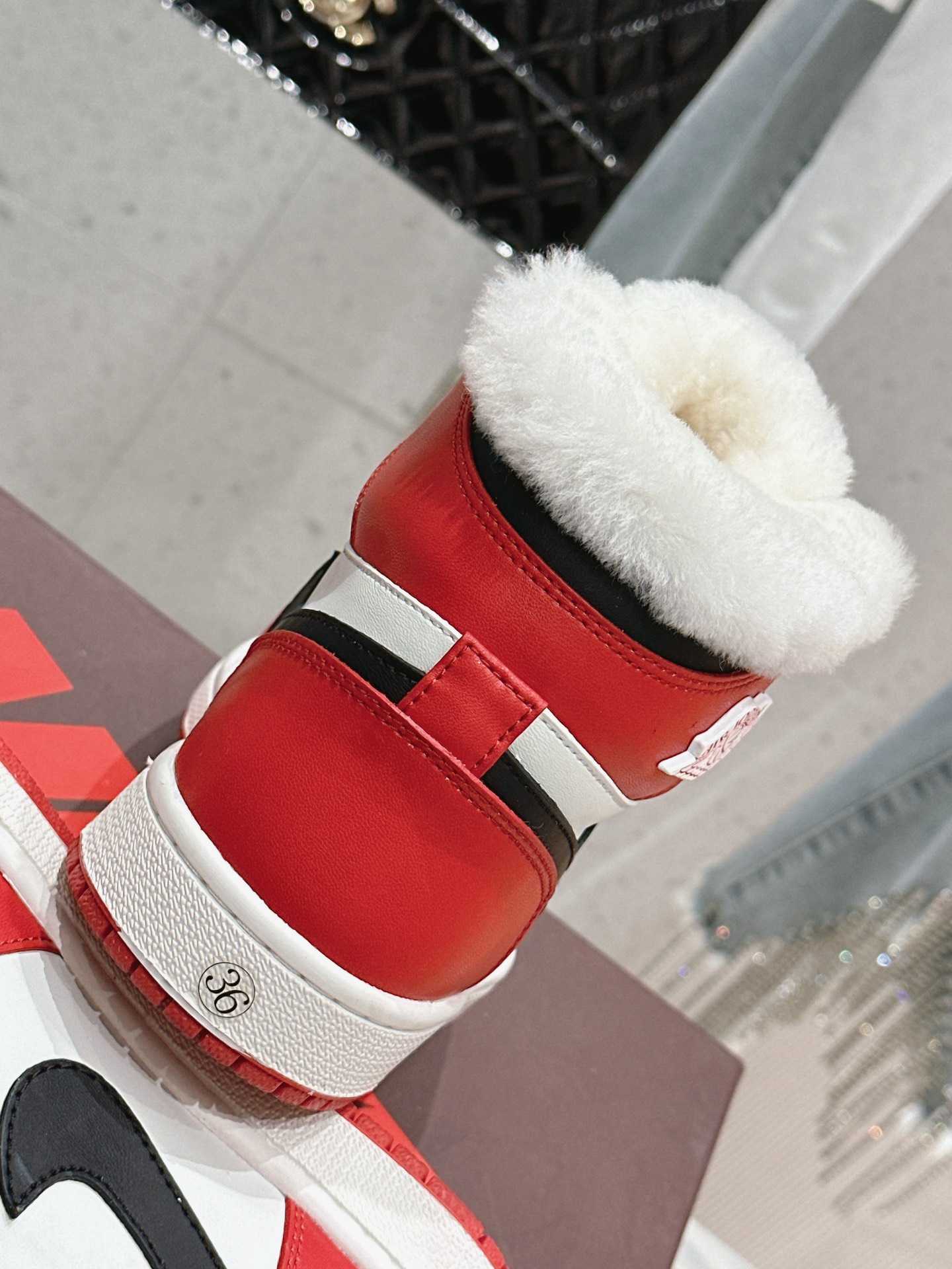 Nike x AJ’s Premium Leather Sneakers: Customized Quality and Unique Design - 图片 8