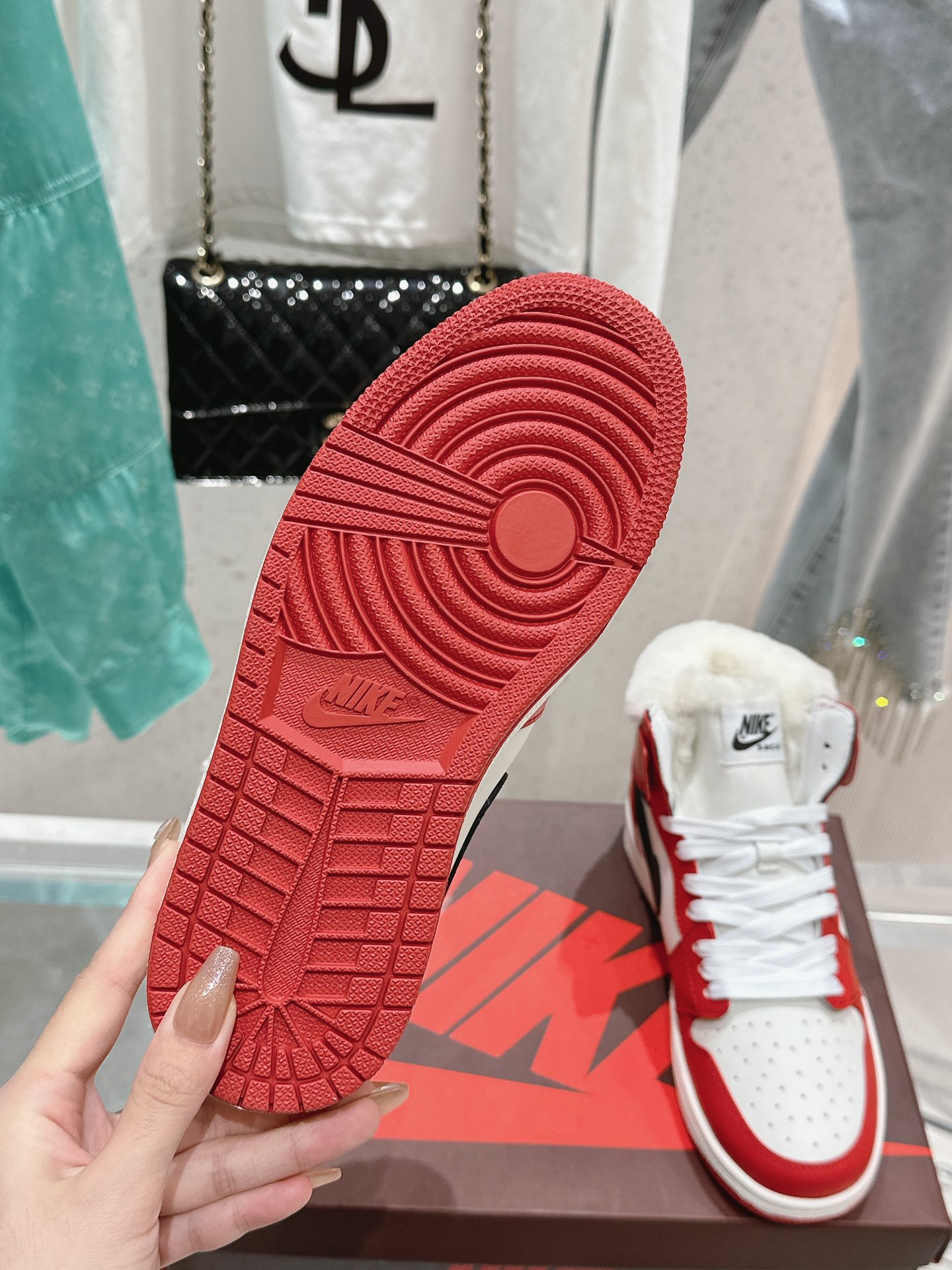 Nike x AJ’s Premium Leather Sneakers: Customized Quality and Unique Design - 图片 9