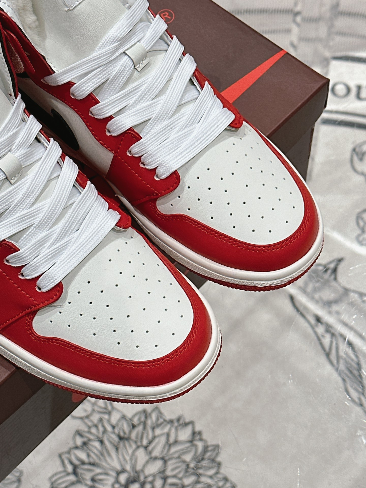 Nike x AJ’s Premium Leather Sneakers: Customized Quality and Unique Design - 图片 7