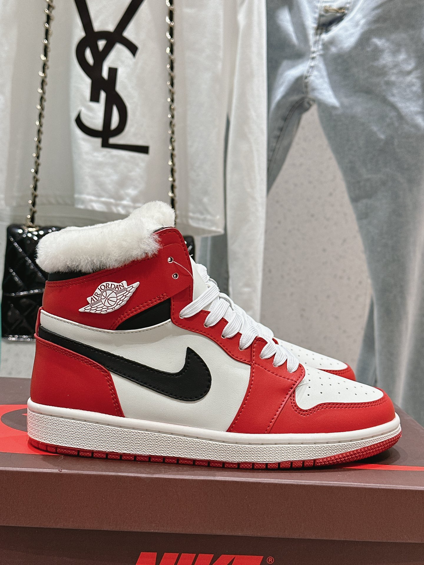 Nike x AJ’s Premium Leather Sneakers: Customized Quality and Unique Design - 图片 2