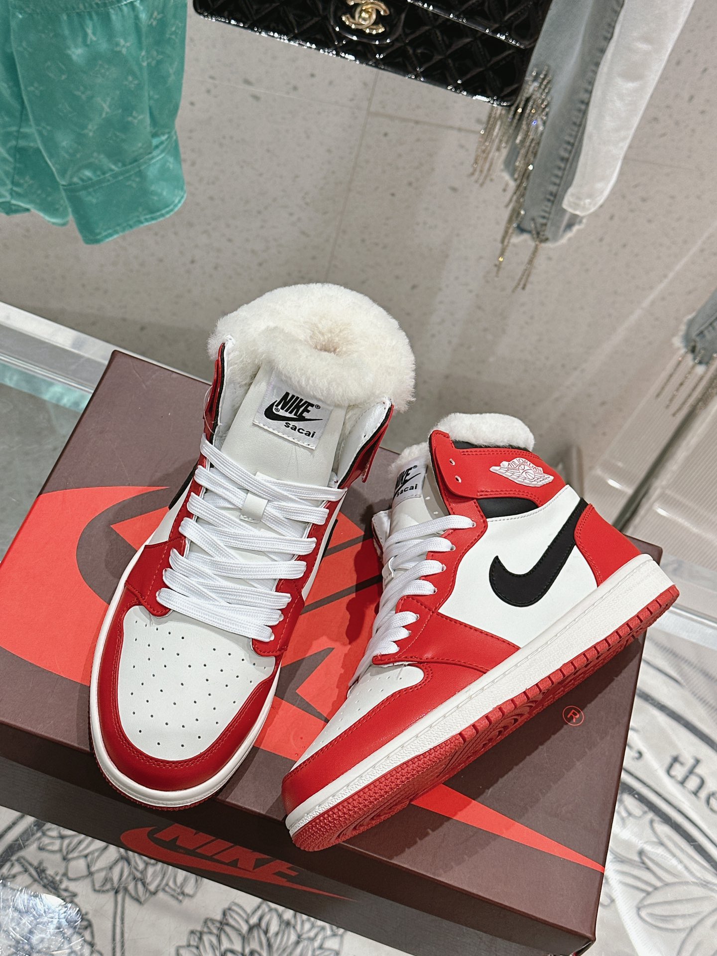 Nike x AJ’s Premium Leather Sneakers: Customized Quality and Unique Design - 图片 5