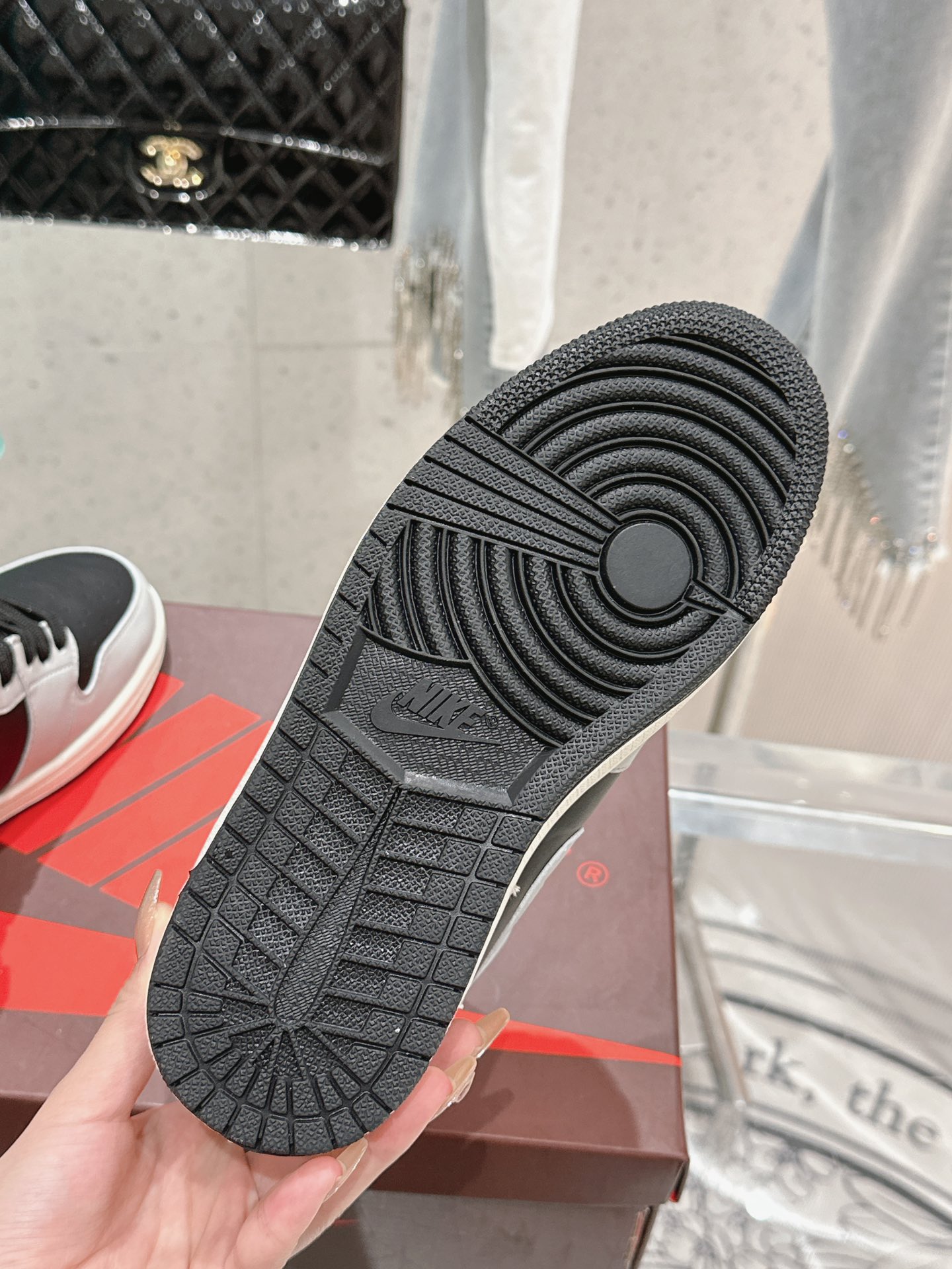 Nike x AJ Joint Venture: Top Quality Customized Leather Sneakers for Men and Women - 图片 9
