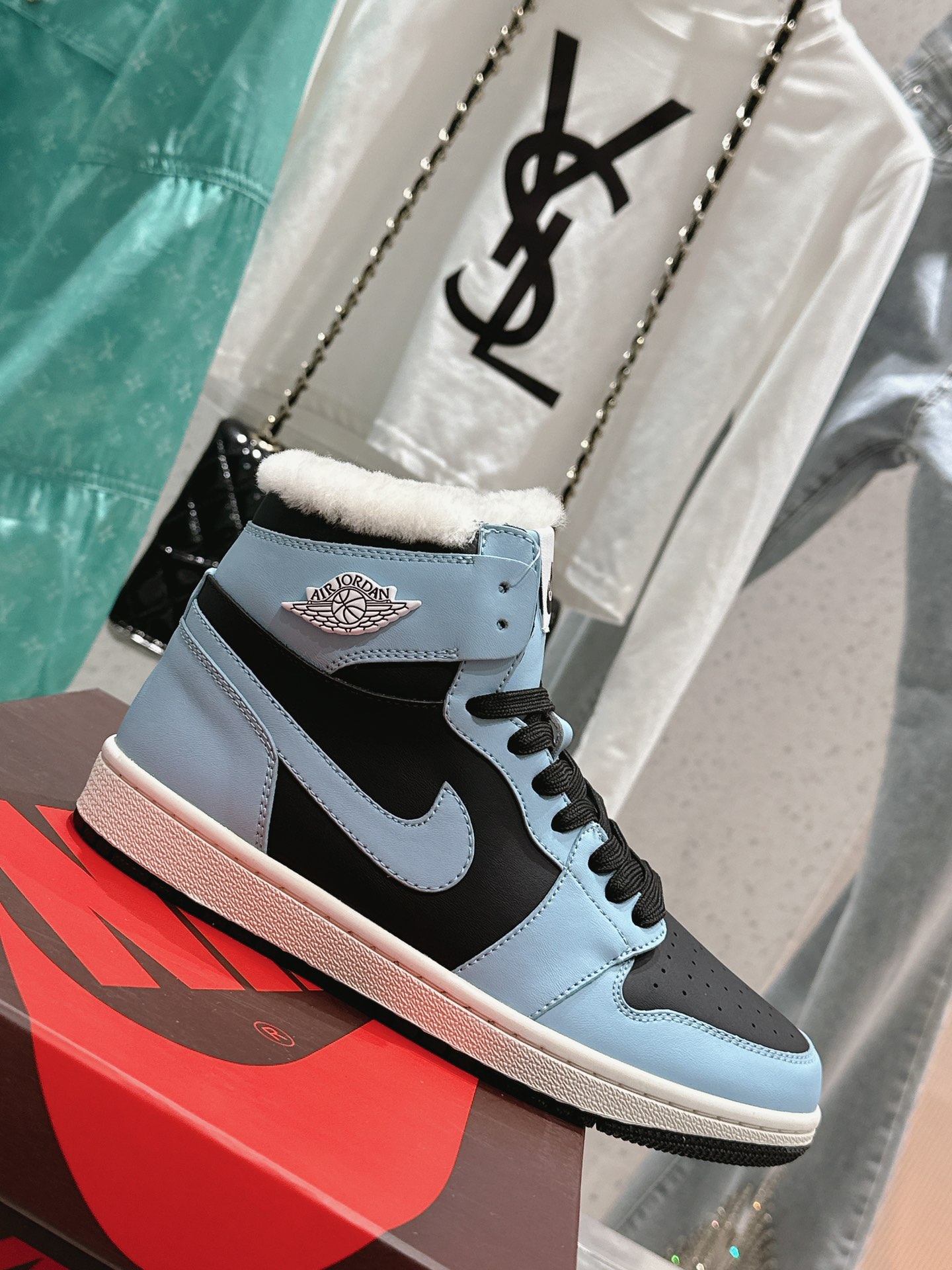 Nike x AJ’s Premium Leather Sneakers: Customized Quality and Unique Design - 图片 1