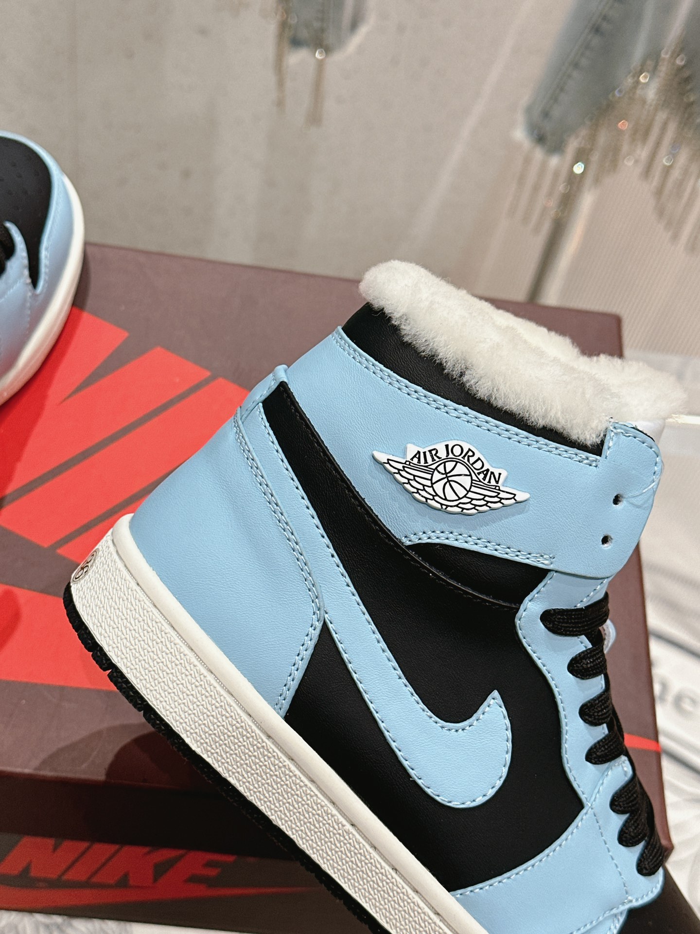 Nike x AJ’s Premium Leather Sneakers: Customized Quality and Unique Design - 图片 8