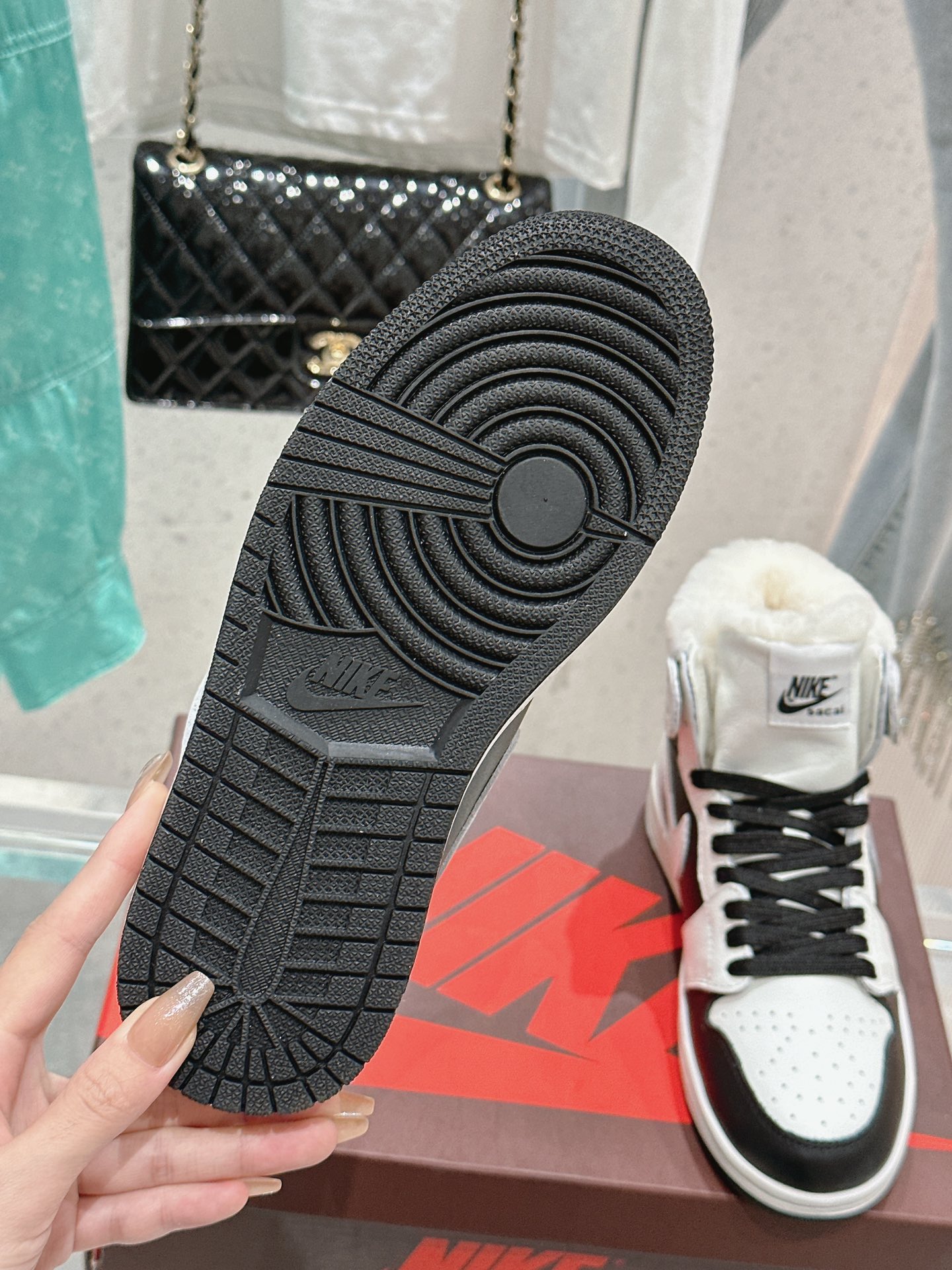 Nike x AJ’s Premium Leather Sneakers: Customized Cow Skin and Velvet, Unique Design and Quality - 图片 8
