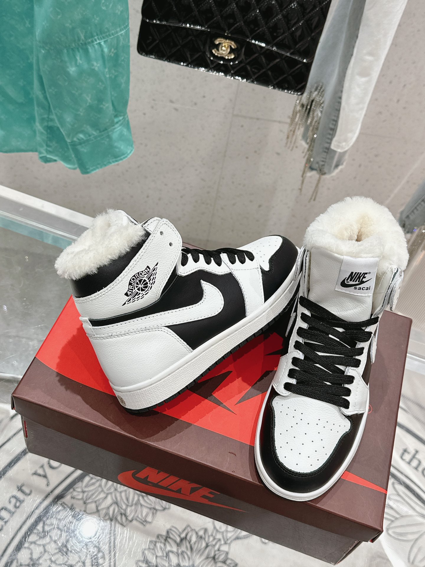 Nike x AJ’s Premium Leather Sneakers: Customized Cow Skin and Velvet, Unique Design and Quality - 图片 4
