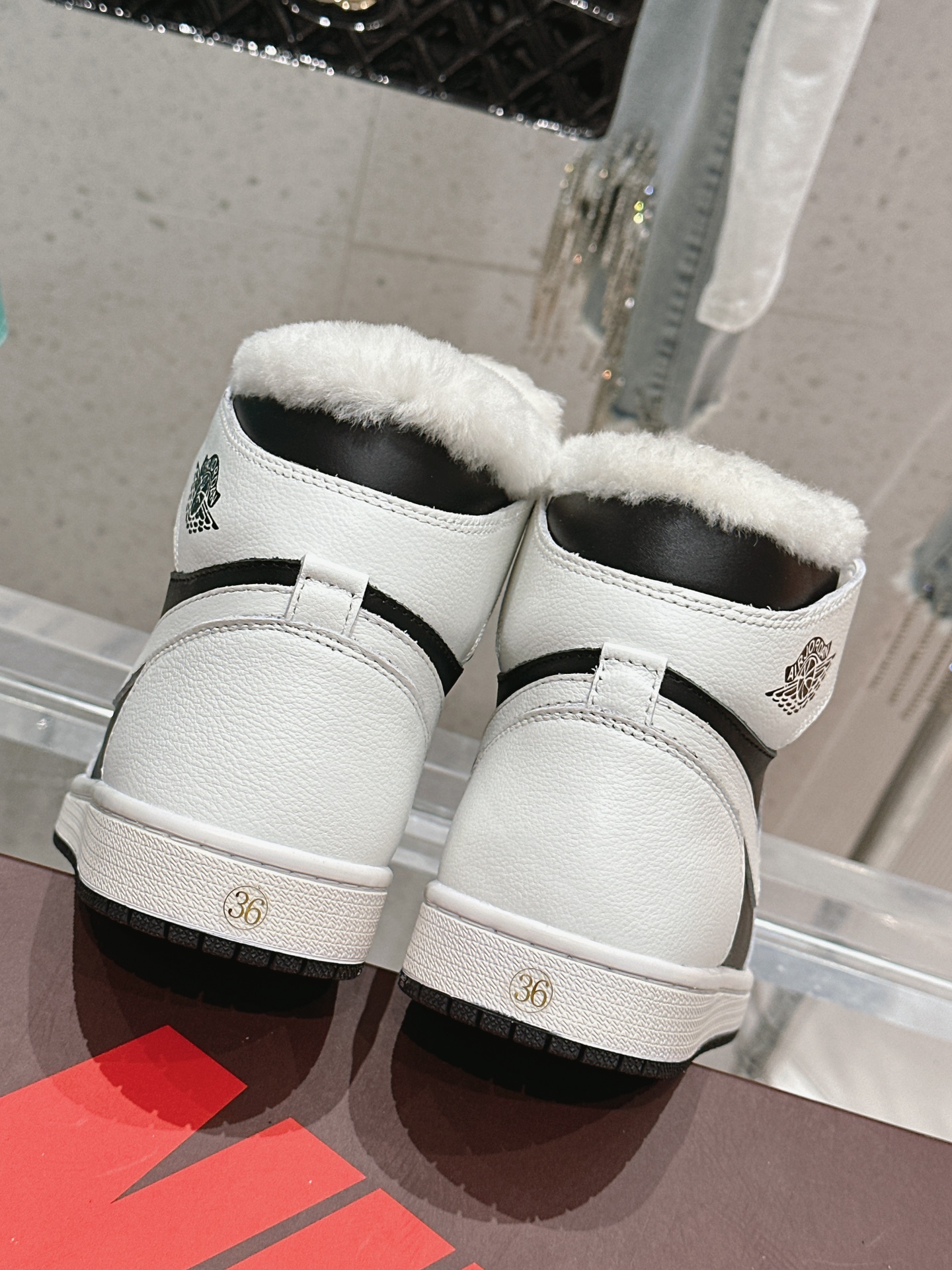 Nike x AJ’s Premium Leather Sneakers: Customized Cow Skin and Velvet, Unique Design and Quality - 图片 9