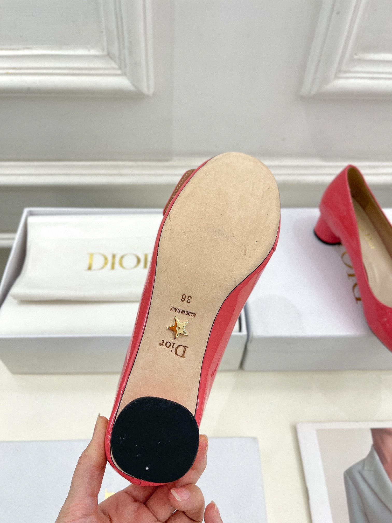 Dior迪奥242024早春新款顶级版本️专柜主打新款金属CD扣粗跟单鞋硬货上新代购级别！高级感十足！国