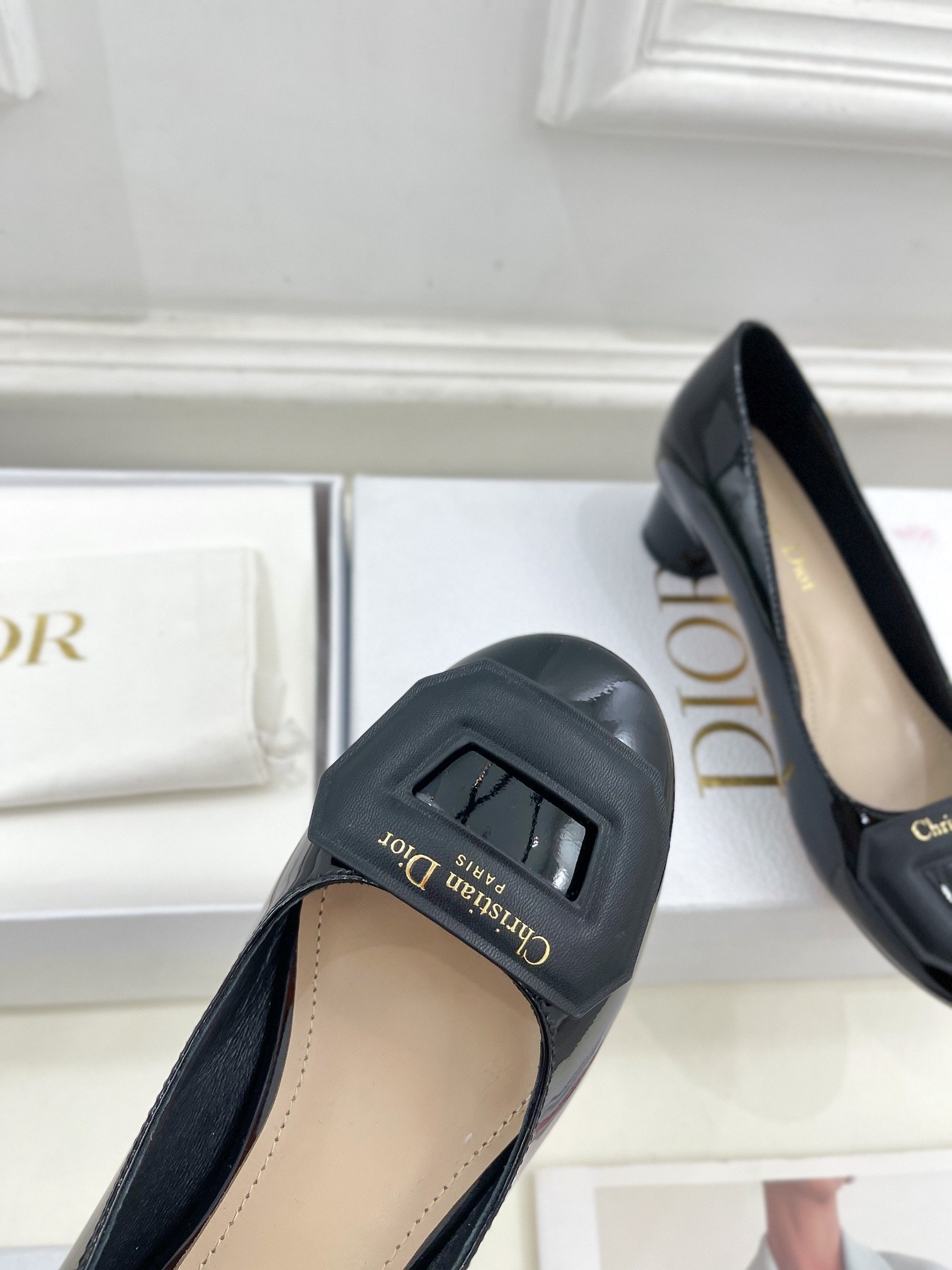 Dior迪奥242024早春新款顶级版本️专柜主打新款大方扣粗跟单鞋硬货上新代购级别！高级感十足！国内外