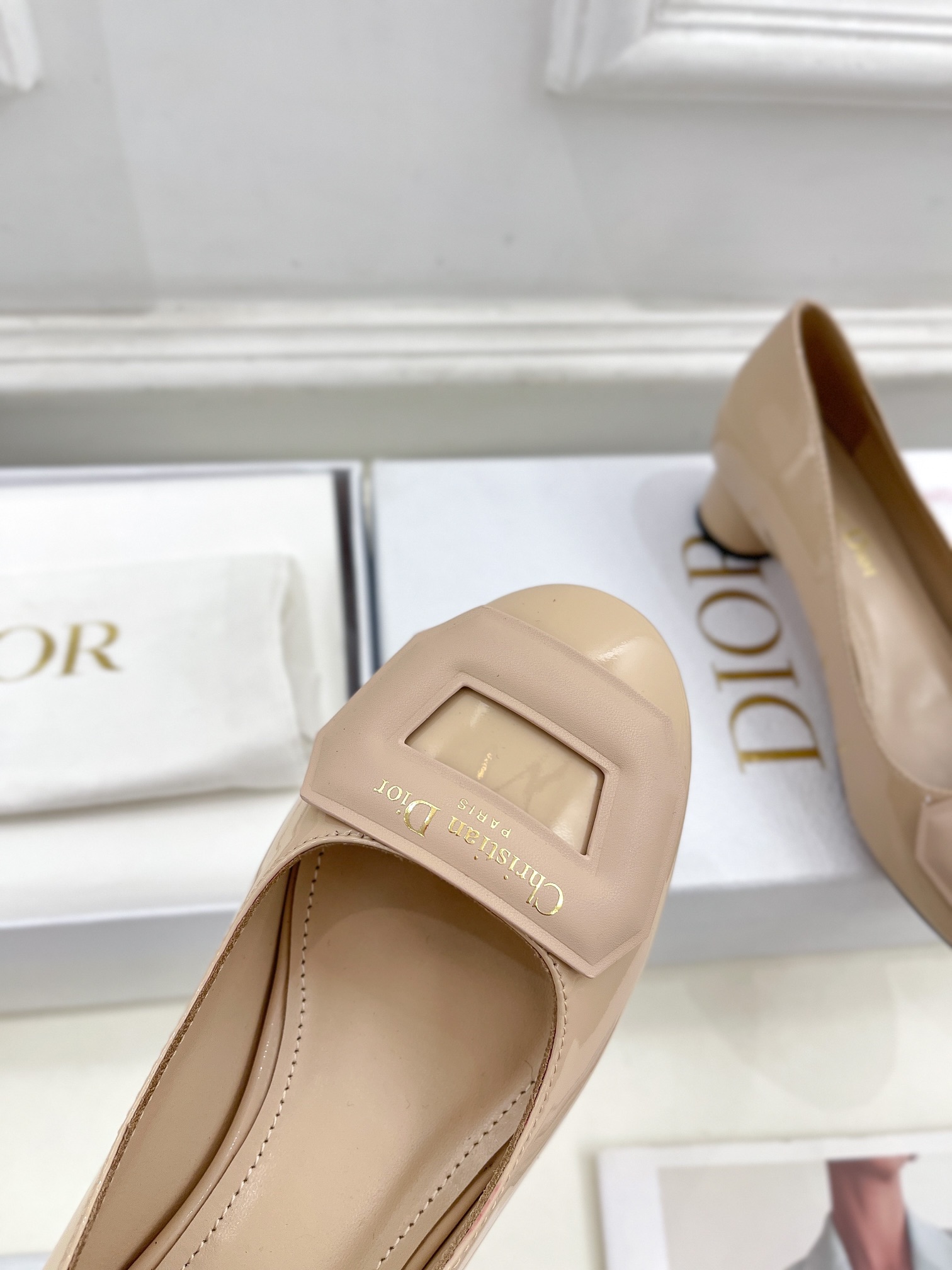 Dior迪奥242024早春新款顶级版本️专柜主打新款大方扣粗跟单鞋硬货上新代购级别！高级感十足！国内外