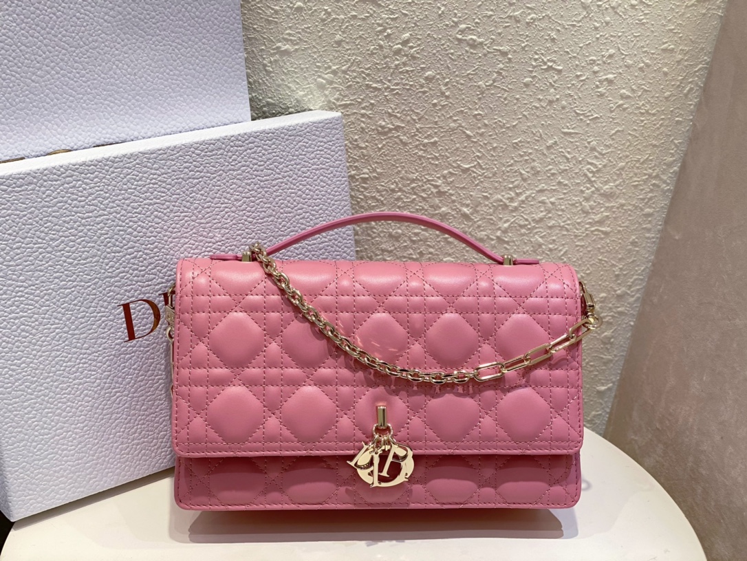 Dior Bolsos de mano Bolsos de embrague Rosa Piel de oveja Colección primavera Cadena