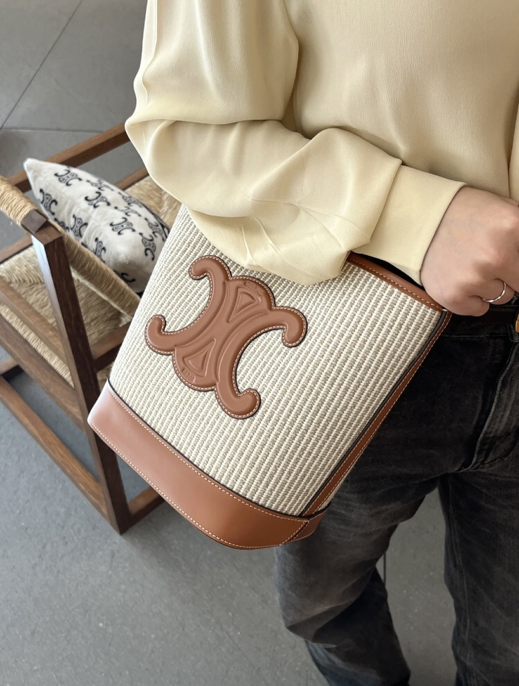 Celines new knitted bucket bag ~ simple and high-end