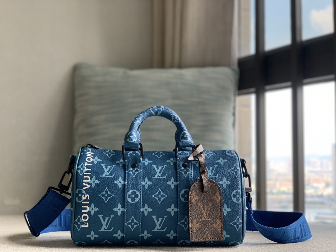 LV KEEPALL BANDOULIERE 25 official M46803 urban bag is made of coated presbyopia and is a mini style of Louis Vuitton's most classic Keepall trav