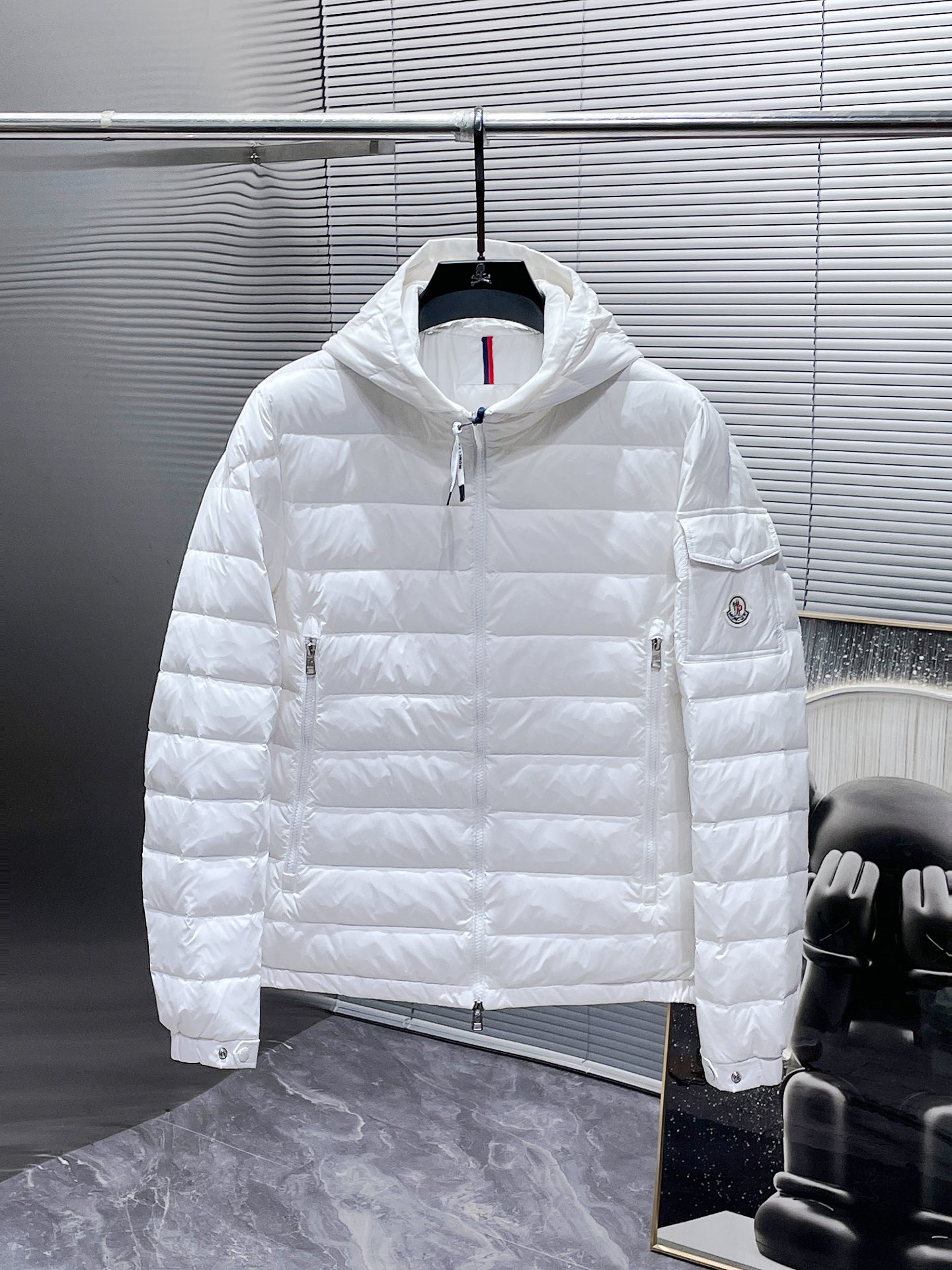 蒙口moncler2024秋冬新款连帽羽绒服外套爆款来袭品相超级好进口防风防雨面料软糯亲肤抗皱不沾灰立挺